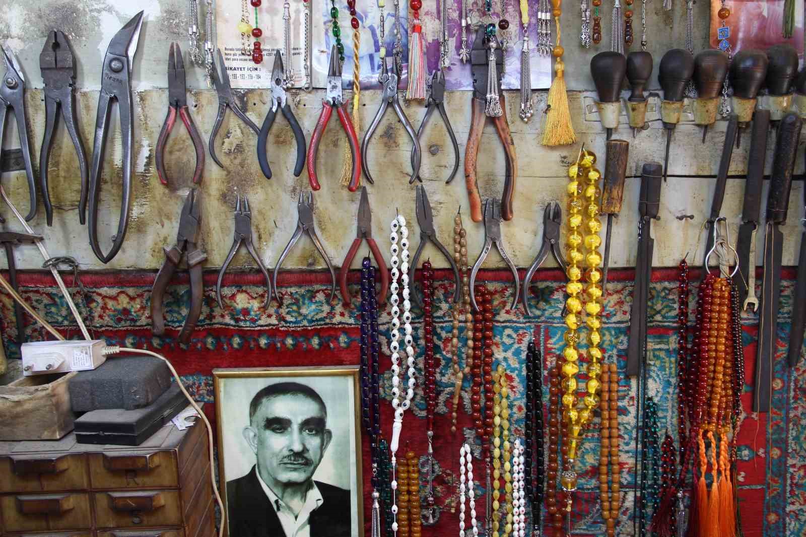 57-senedir-gumusu-sanata-donusturuyor-en-buyuk-korkusu-dukkaninin-kapanmasi