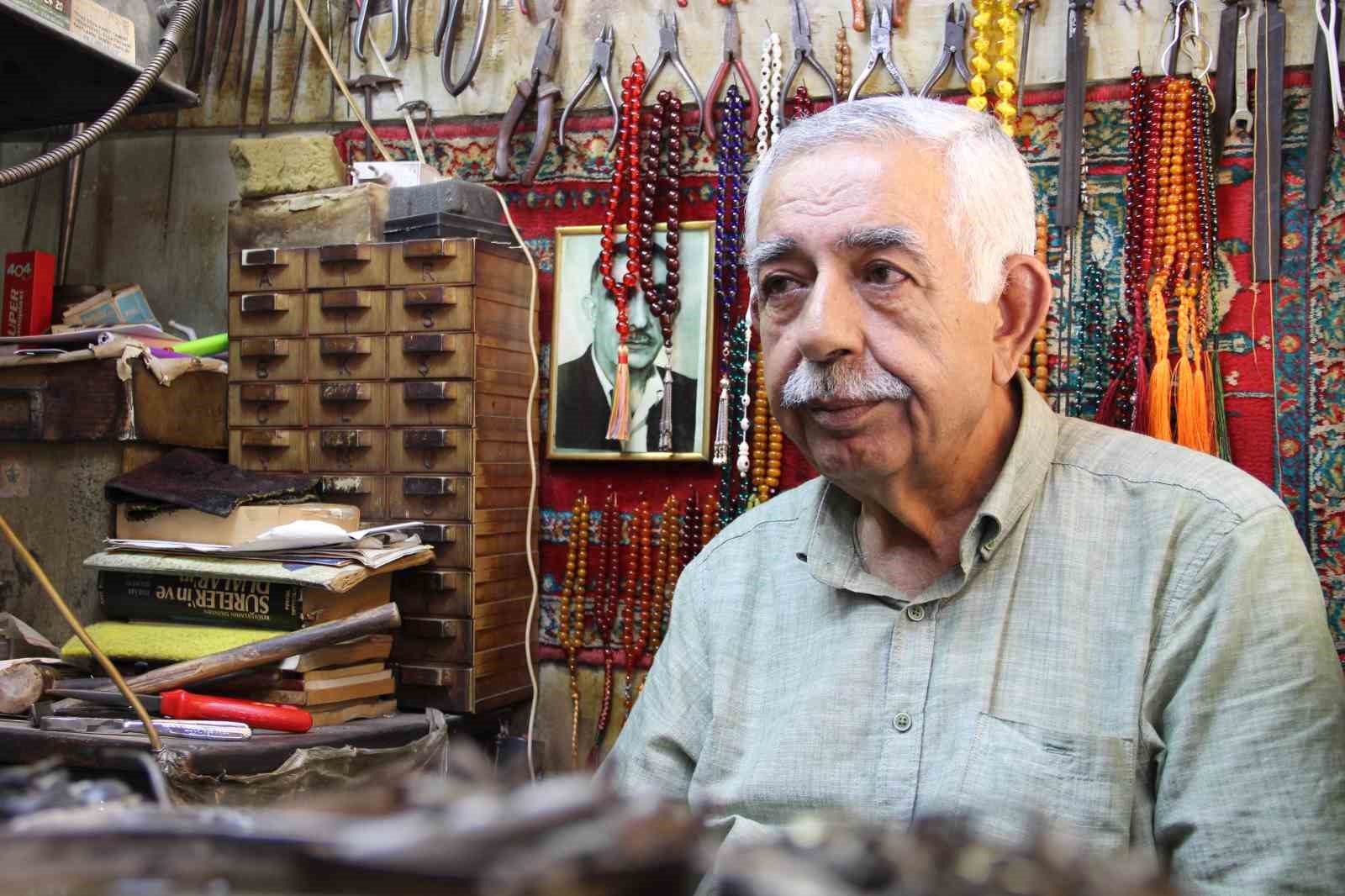 57-senedir-gumusu-sanata-donusturuyor-en-buyuk-korkusu-dukkaninin-kapanmasi