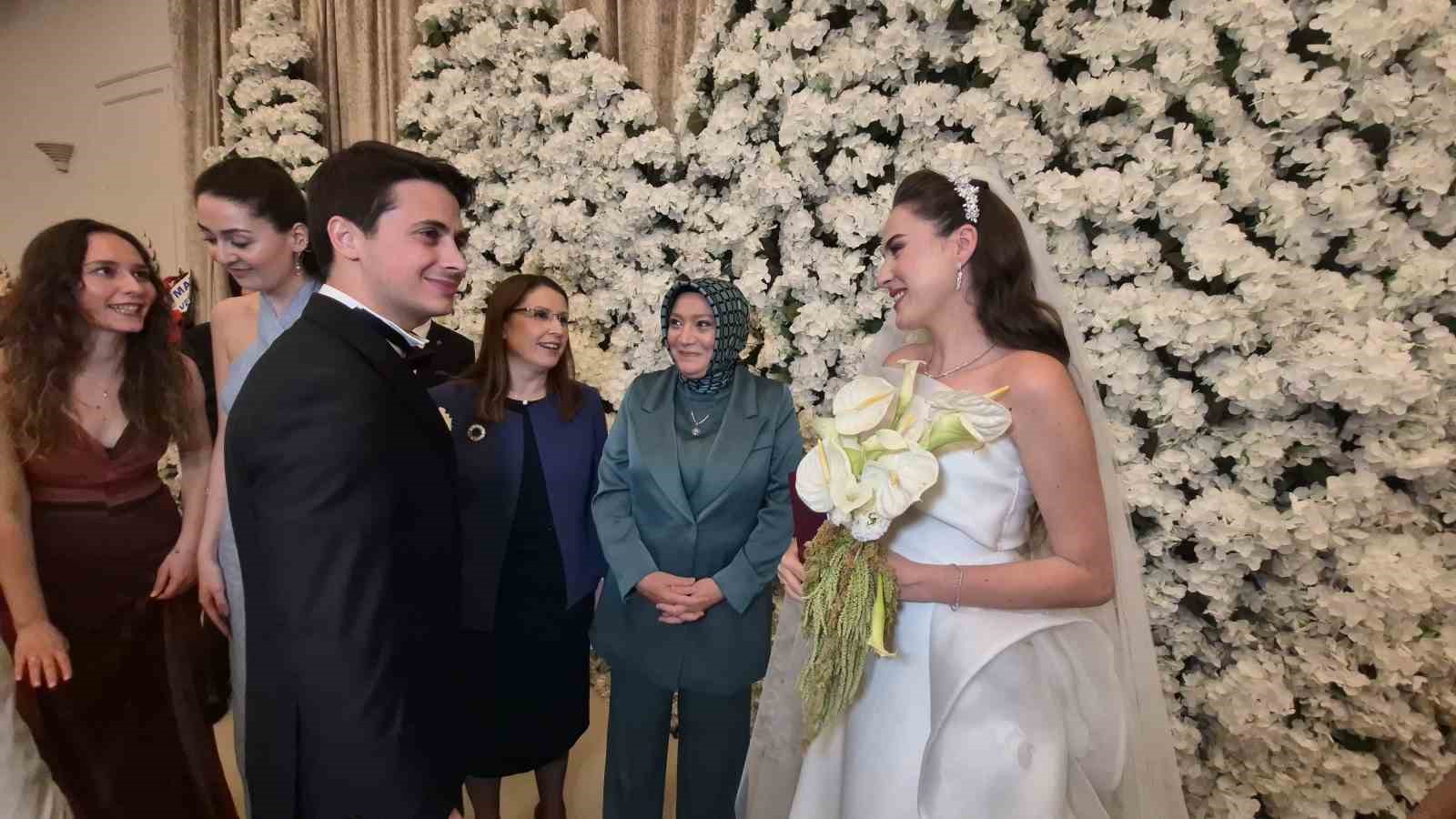 adalet-bakaninin-esi-nikah-sahidi-oldu