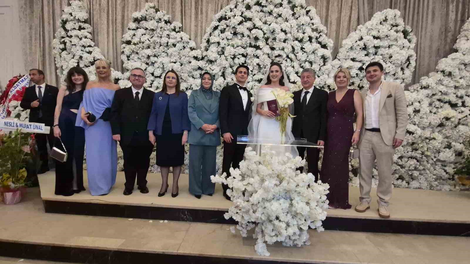 adalet-bakaninin-esi-nikah-sahidi-oldu