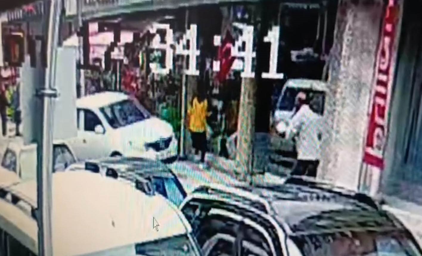 alkollu-surucu-sehri-birbirine-katti-2-cocuk-otomobilin-altinda-kalmaktan-son-anda-kurtuldu