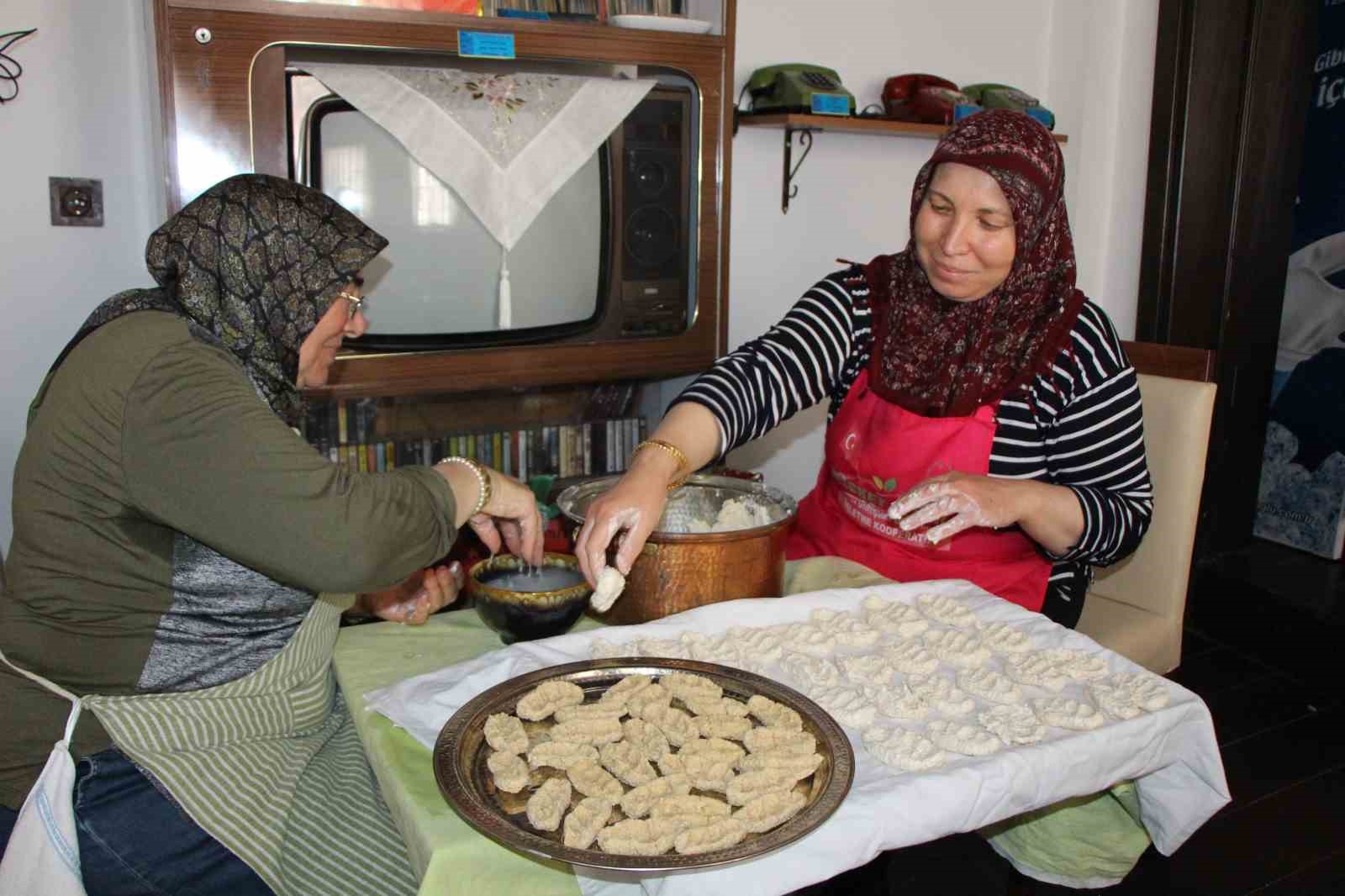 amasyada-tescilli-sikma-tarhana-sezonu-basladi
