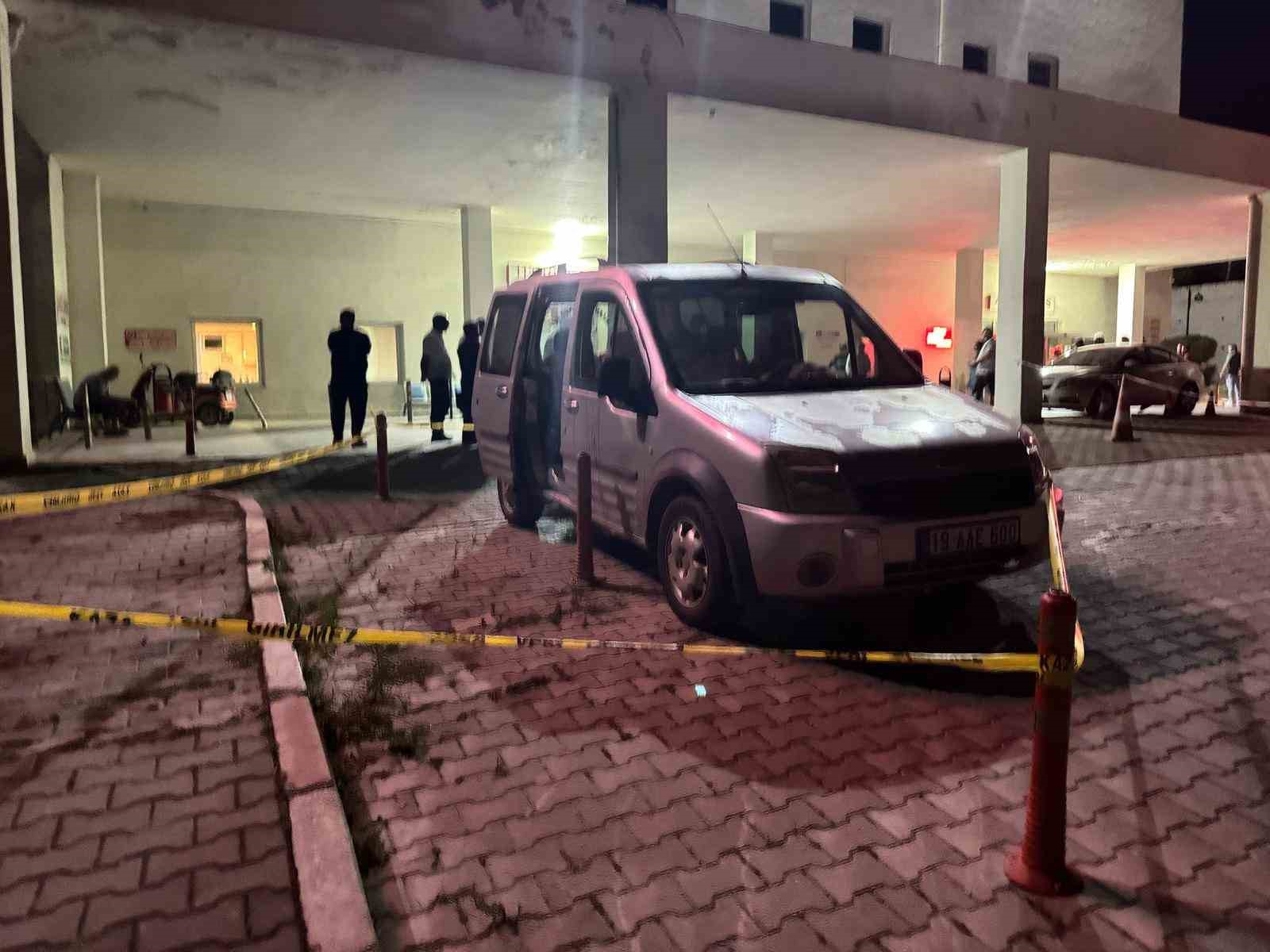 arac-icinde-tabanca-ates-aldi-bir-kisi-agir-yaralandi-o-anlar-kamerada