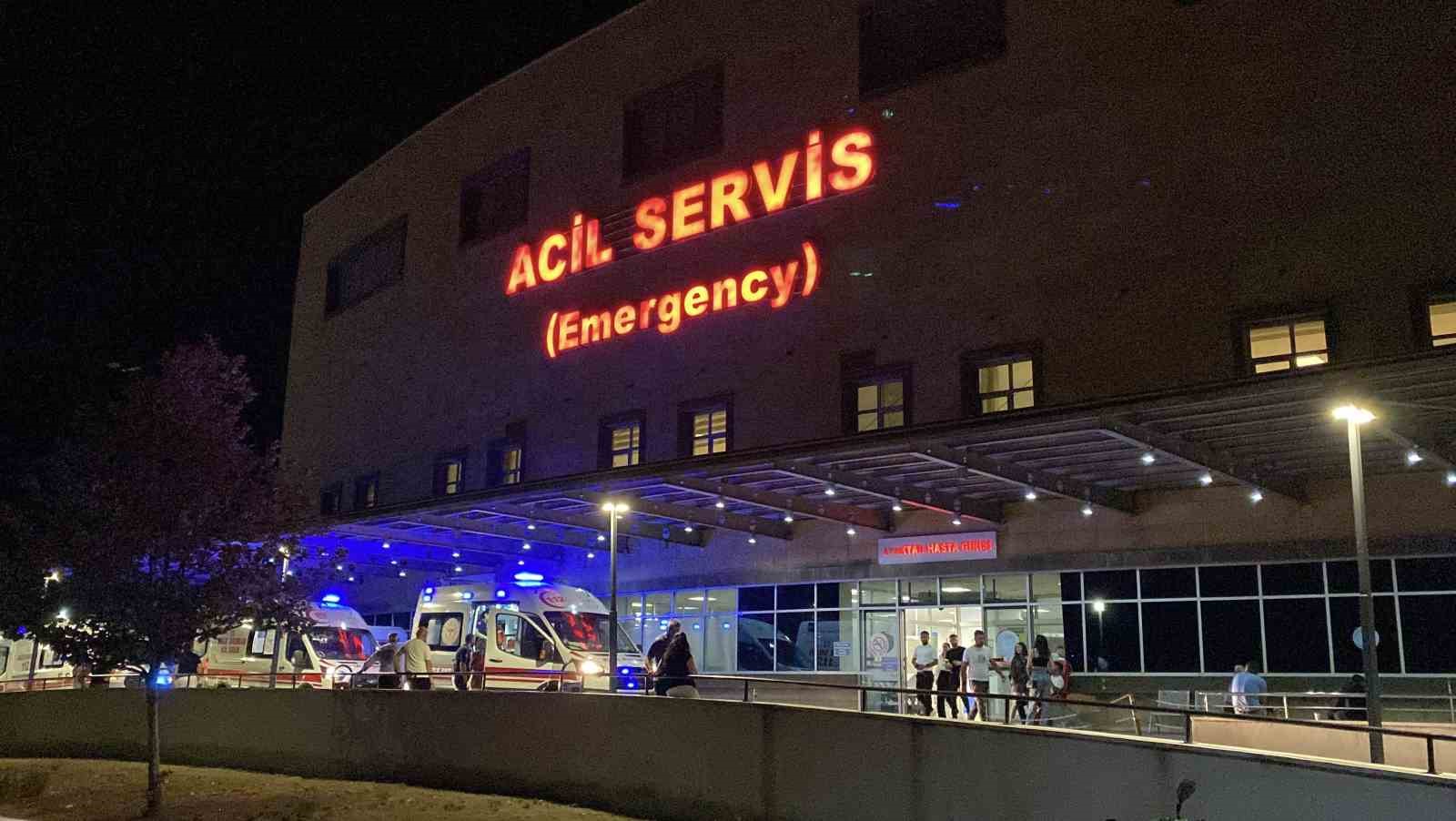 arac-icinde-tabanca-ates-aldi-bir-kisi-agir-yaralandi-o-anlar-kamerada