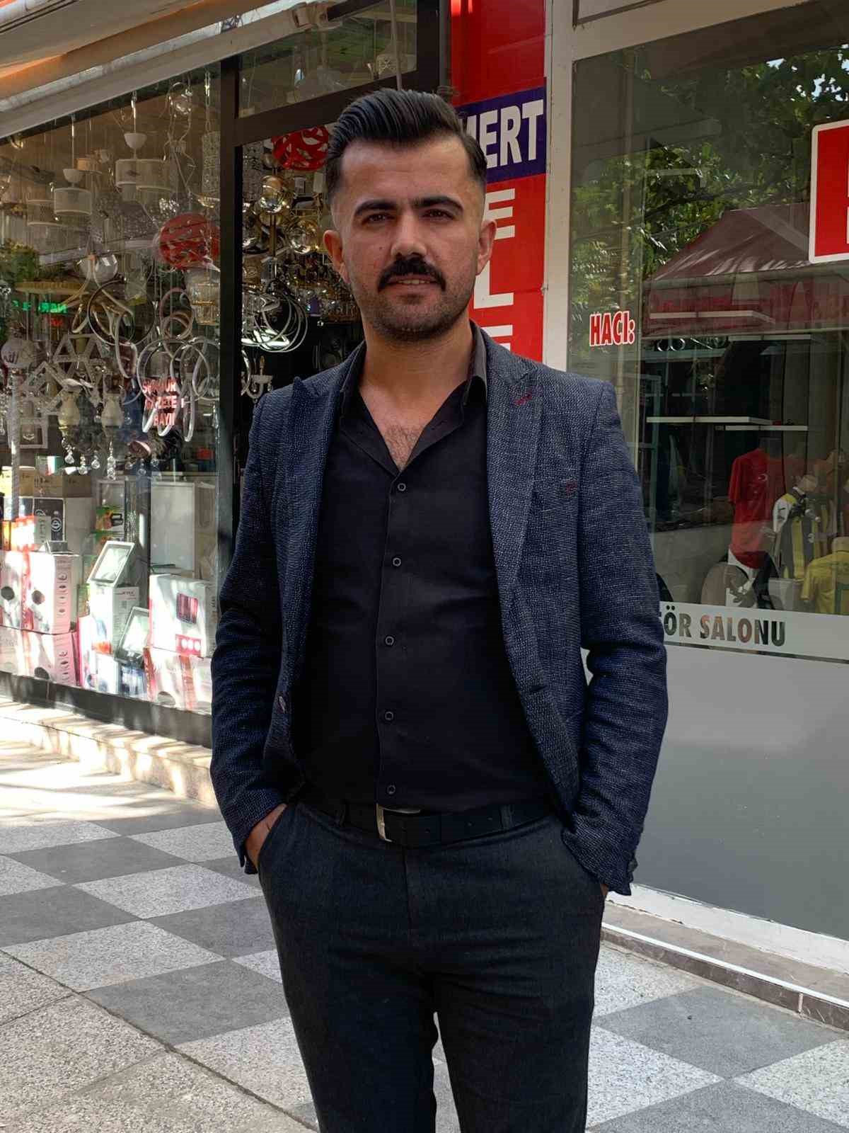 arac-icinde-tabanca-ates-aldi-bir-kisi-agir-yaralandi-o-anlar-kamerada