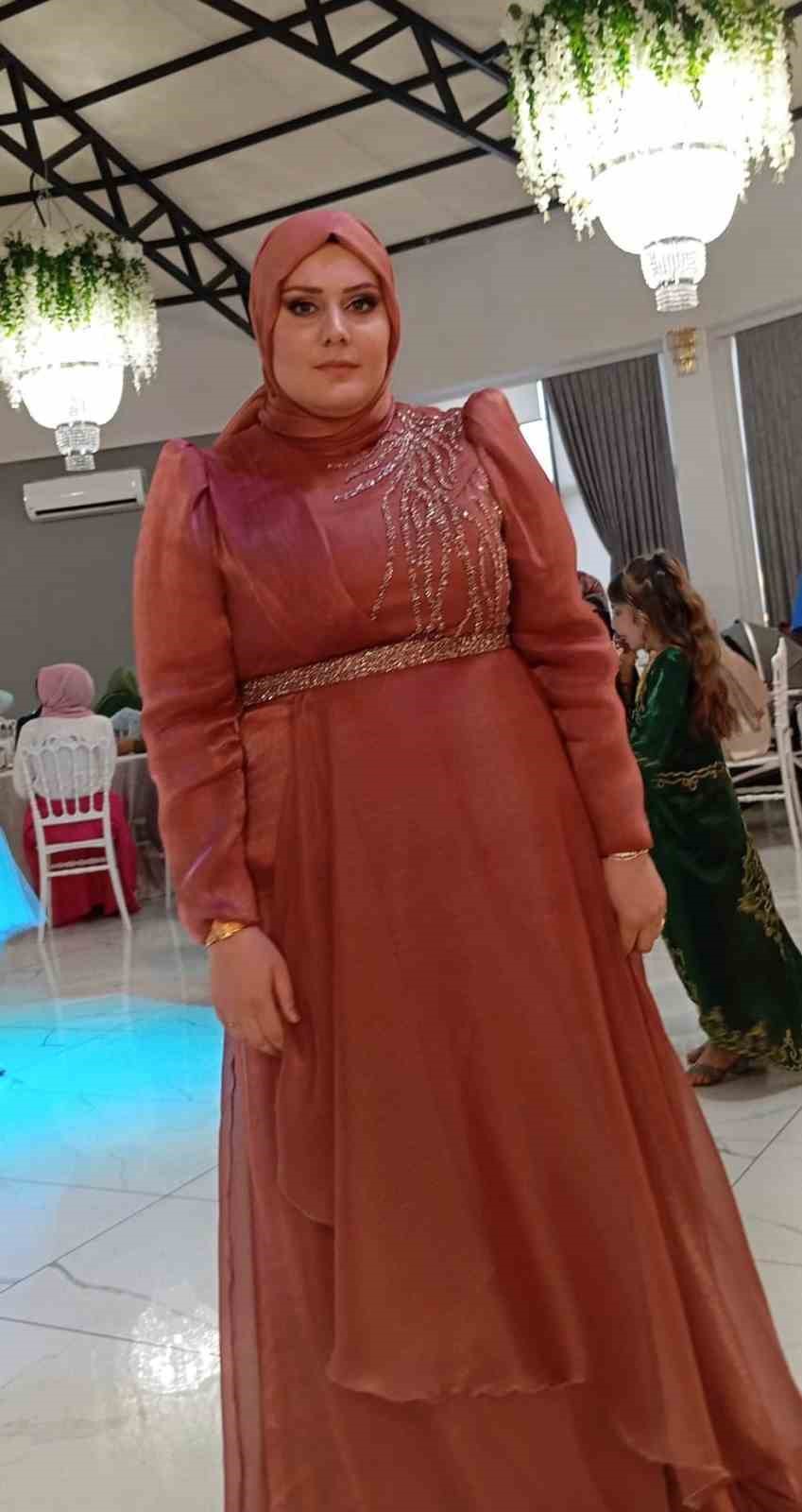 asiri-kilolarindan-kurtulup-7-ayda-60-kilo-verdi-aynalarla-baristi