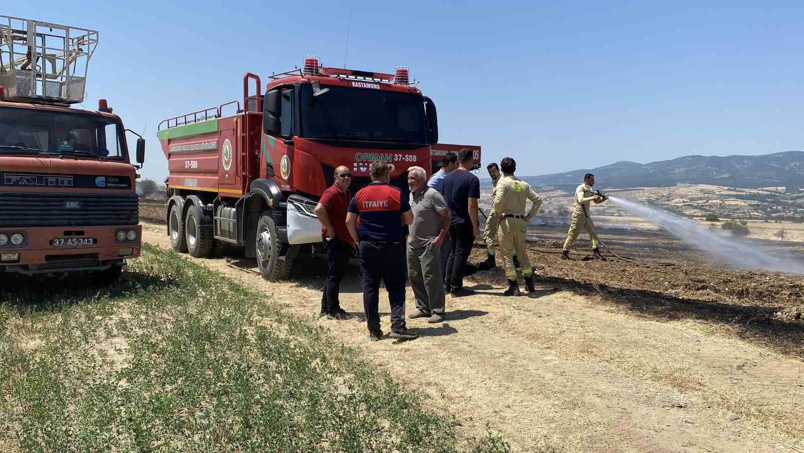 balya-makinesinden-cikan-yangin-40-donum-tarim-arazisini-kule-cevirdi