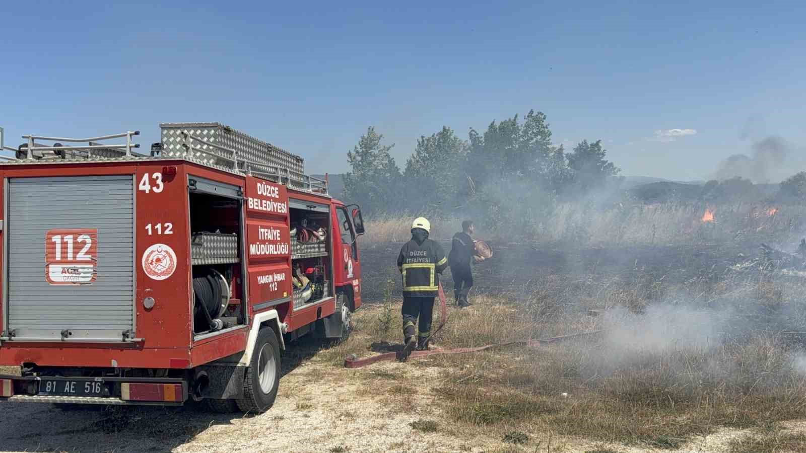 beton-mikserleri-ve-is-makineleri-ile-yangini-sondurmek-icin-seferber-oldular