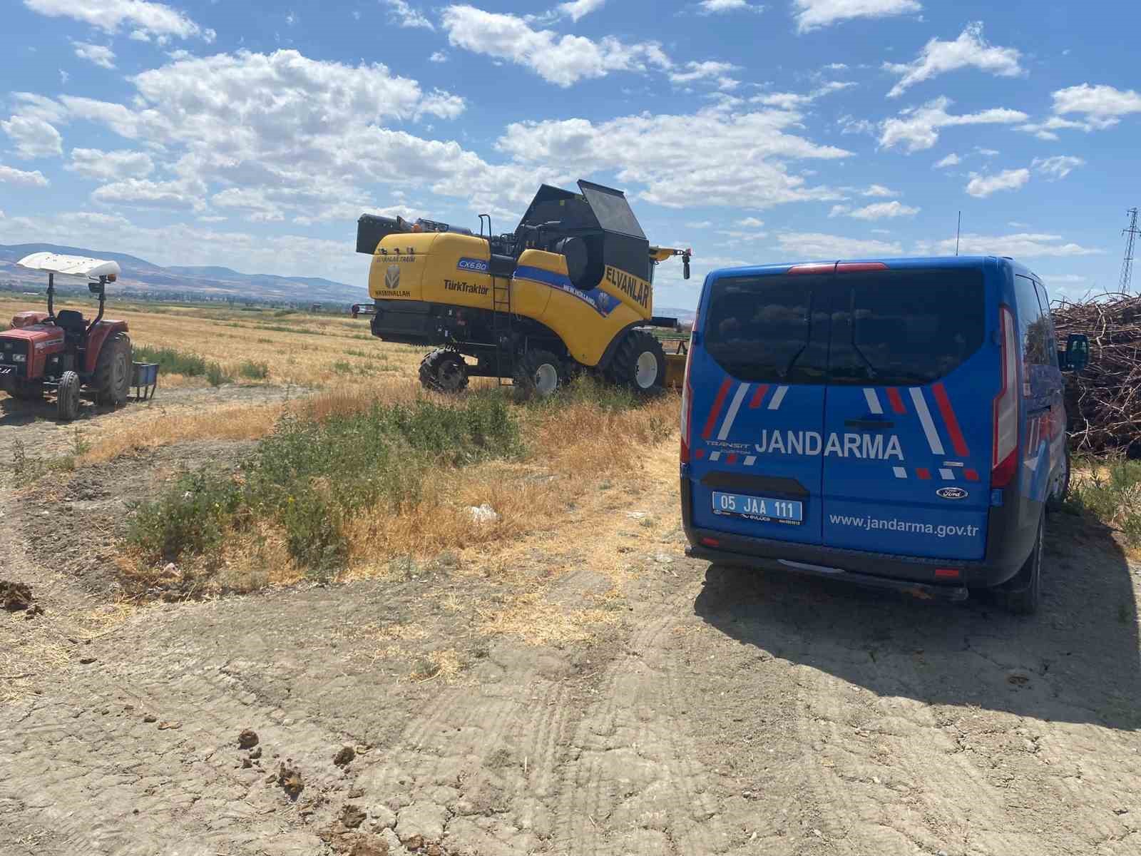 bicerdover-elektrik-hattina-carpti-cikan-kivilcimlar-13-donum-bugdayi-kule-cevirdi