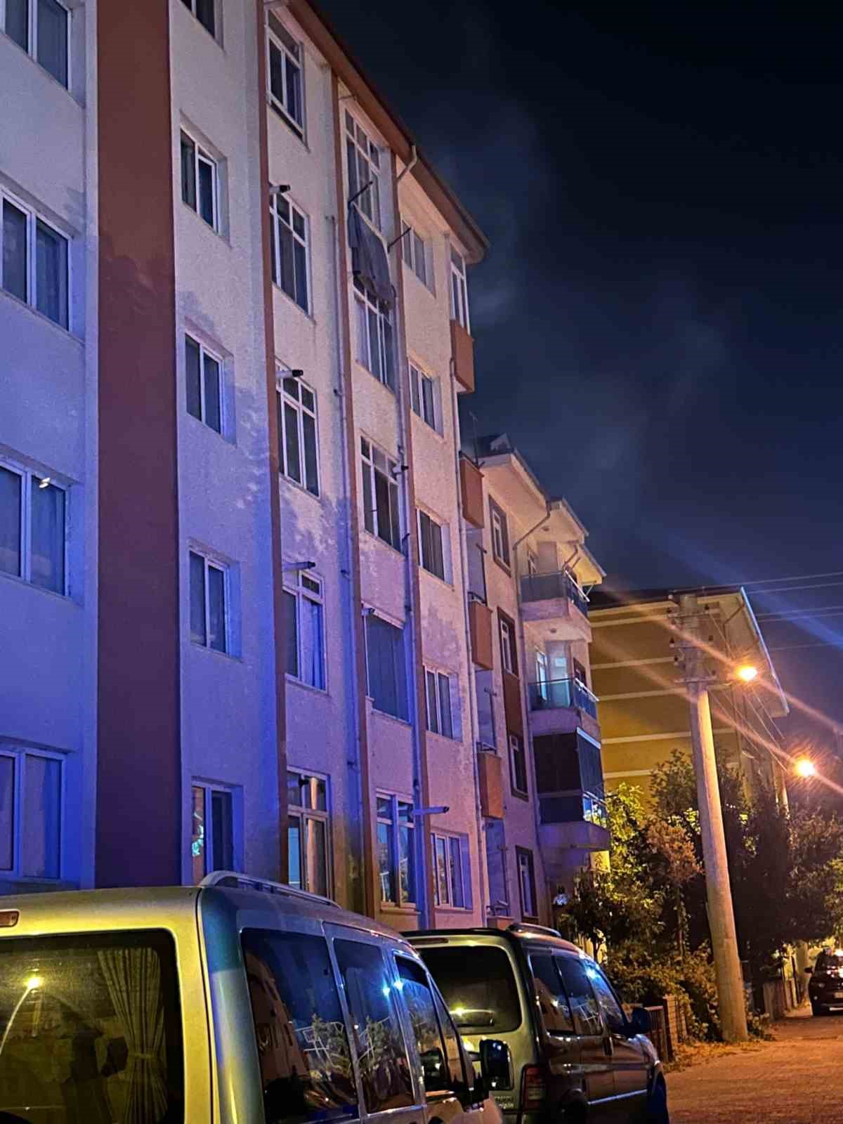 boluda-5-katli-apartmanda-yangin-panigi