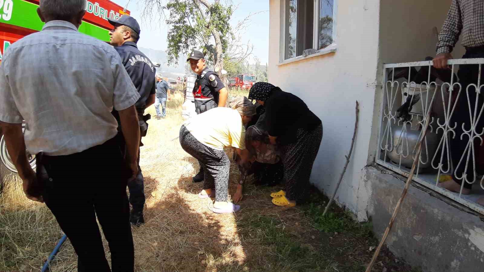 boluda-facianin-esiginden-donuldu-tarlada-cikan-yangin-ormana-sicramadan-sonduruldu
