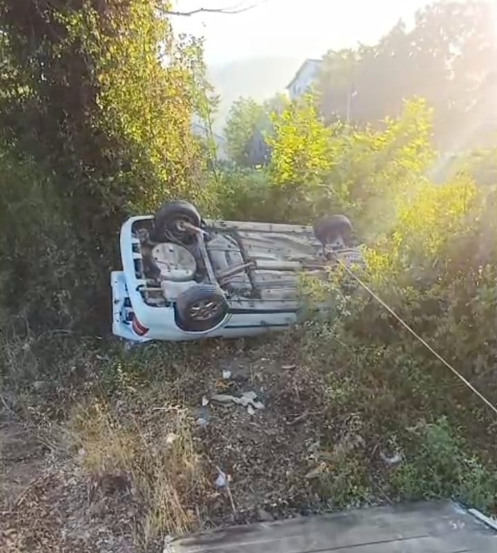 caycumada-otomobil-direksiyon-hakimiyetini-kaybetti-sarampole-uctu