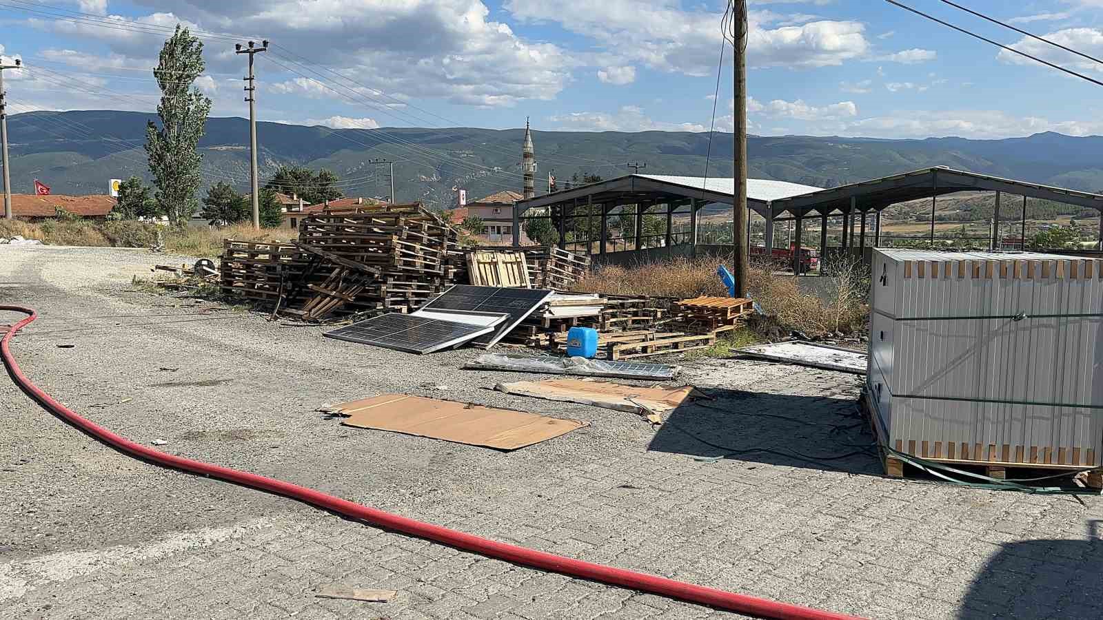 copte-cikan-yangin-gunes-enerjisi-panellerine-sicradi
