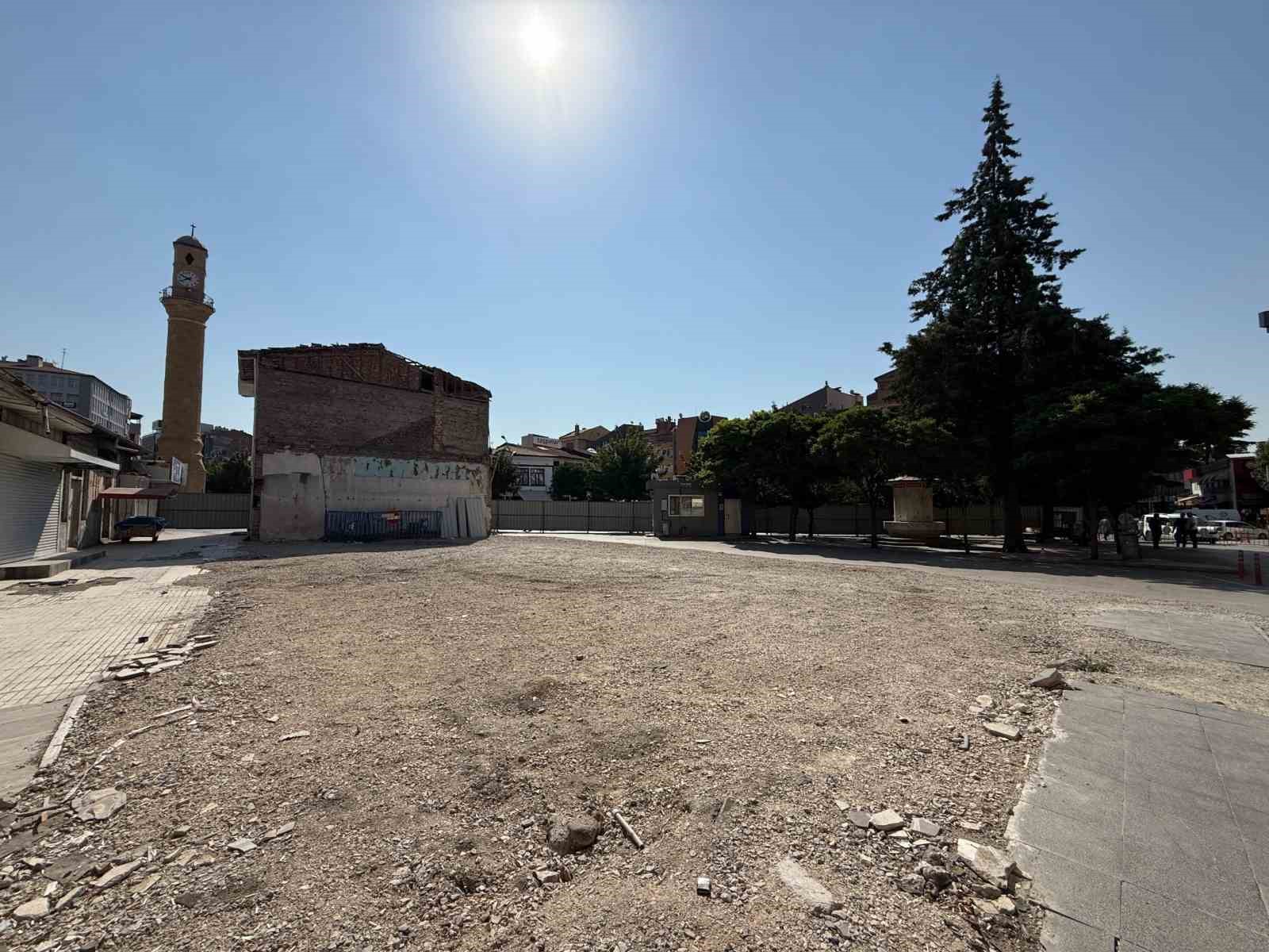 corum-meydaninda-tarih-yeniden-canlaniyor-2-etap-basladi