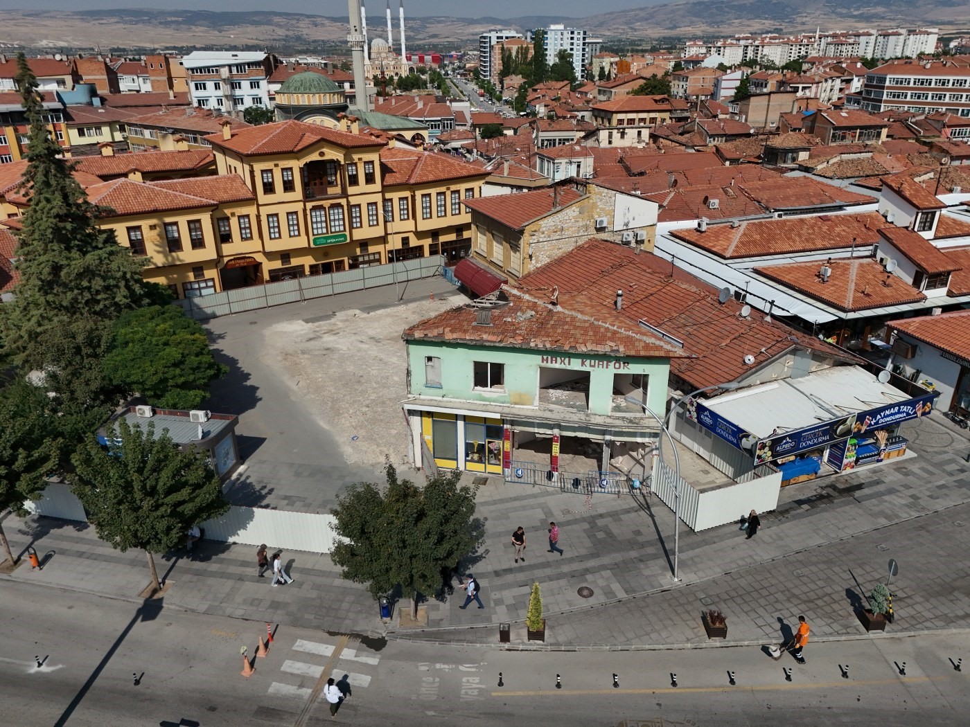 corum-meydaninda-tarih-yeniden-canlaniyor-2-etap-basladi