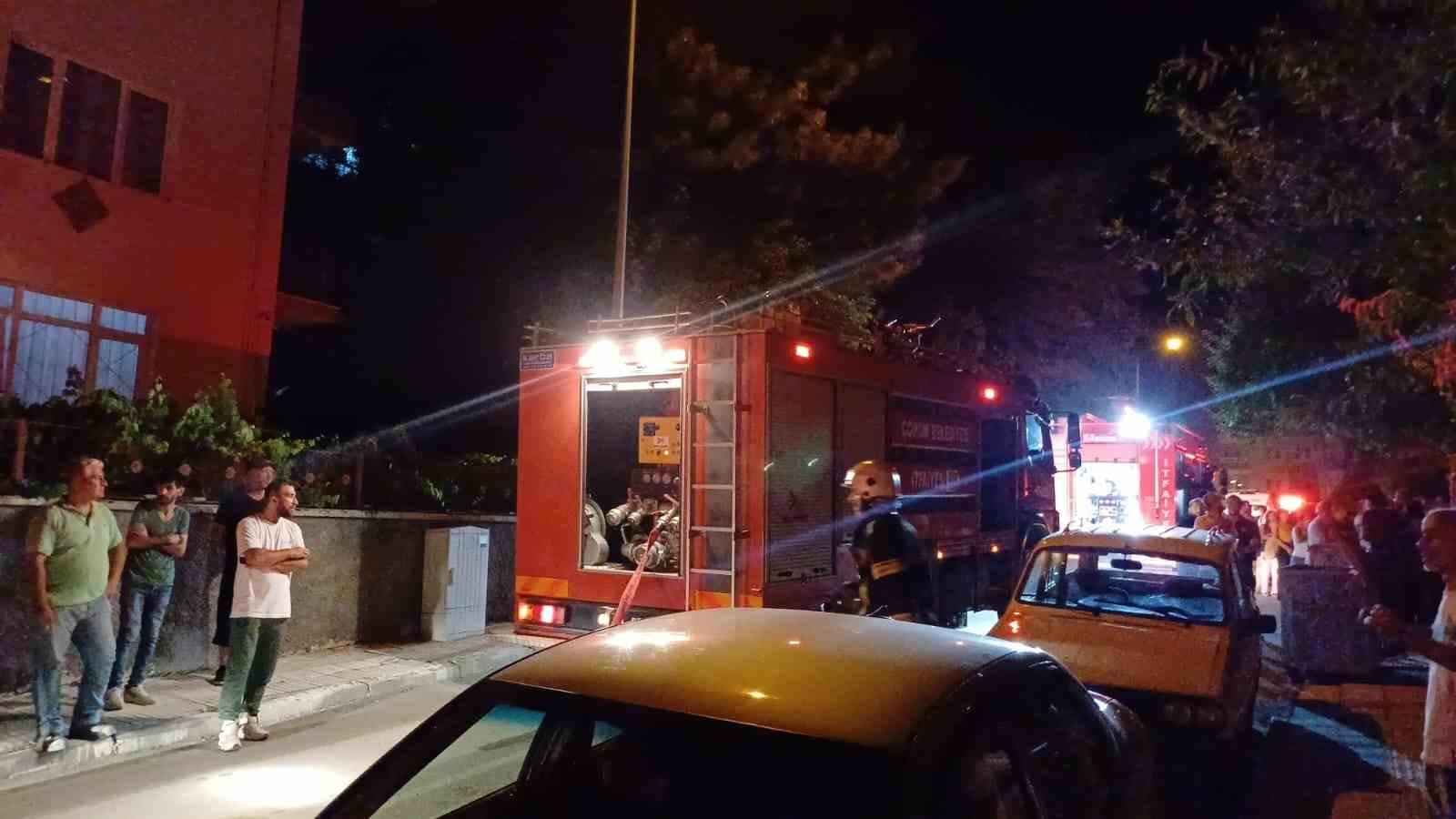 corumda-apartman-dairesinde-cikan-yangin-panige-yol-acti