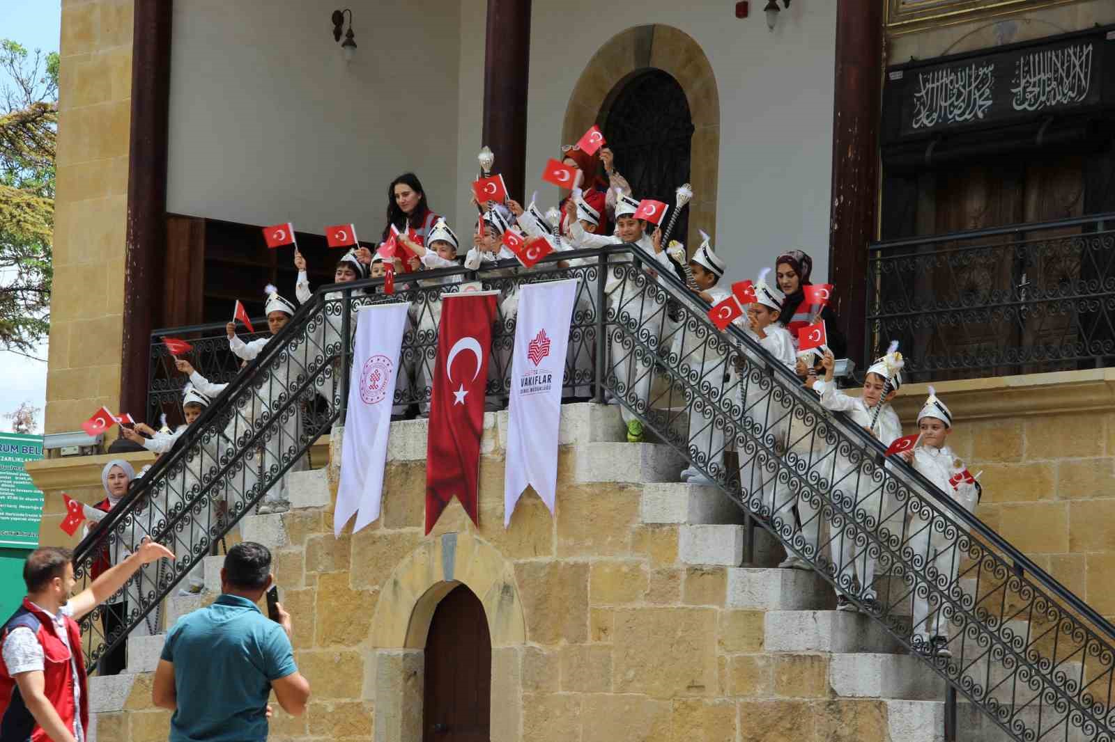 corumda-asirlardir-suren-gelenek-yasatildi-30-cocuk-icin-sunnet-soleni-duzenlendi