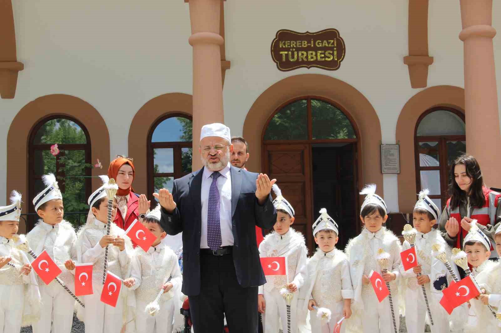 corumda-asirlardir-suren-gelenek-yasatildi-30-cocuk-icin-sunnet-soleni-duzenlendi