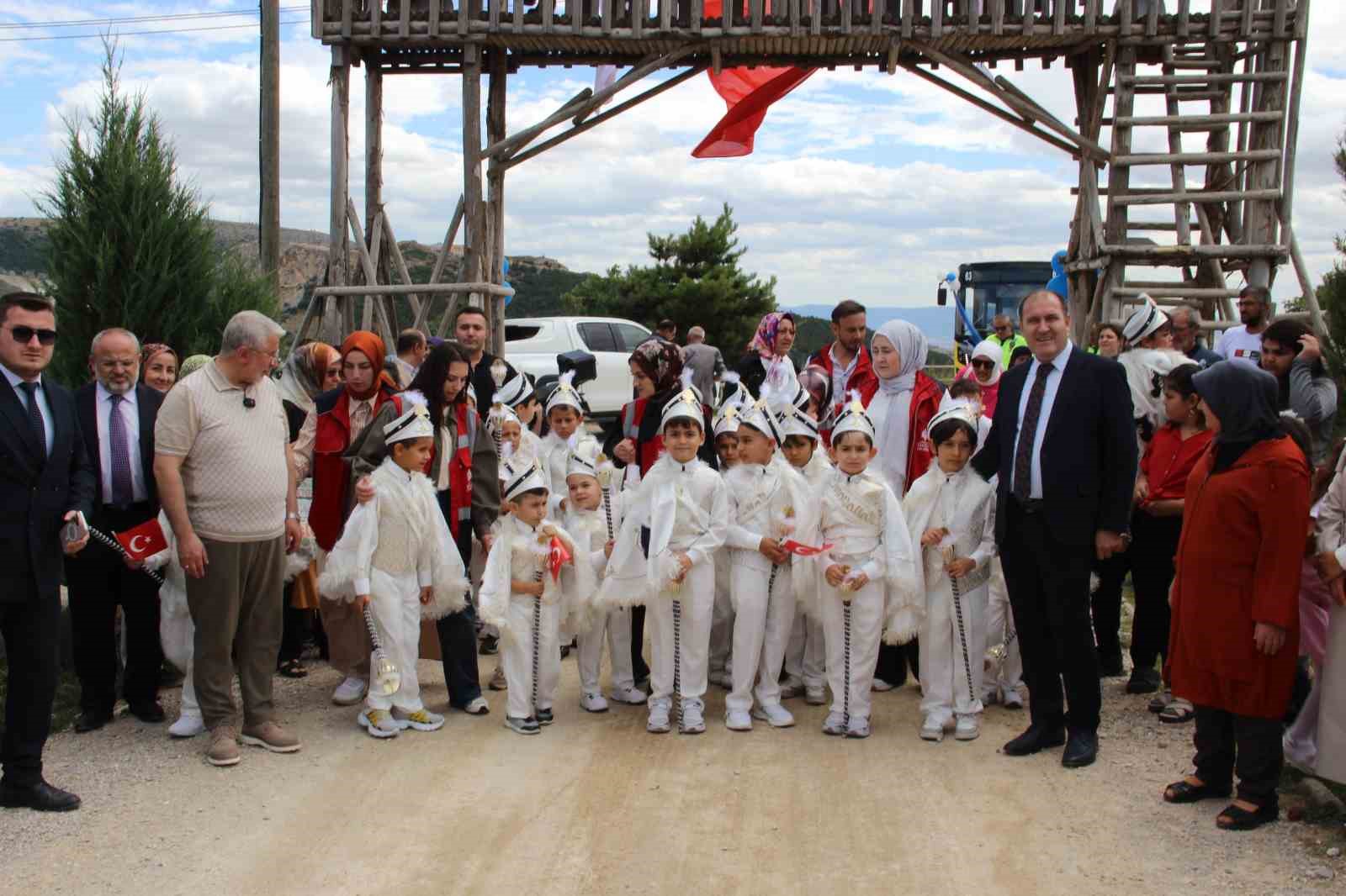 corumda-asirlardir-suren-gelenek-yasatildi-30-cocuk-icin-sunnet-soleni-duzenlendi