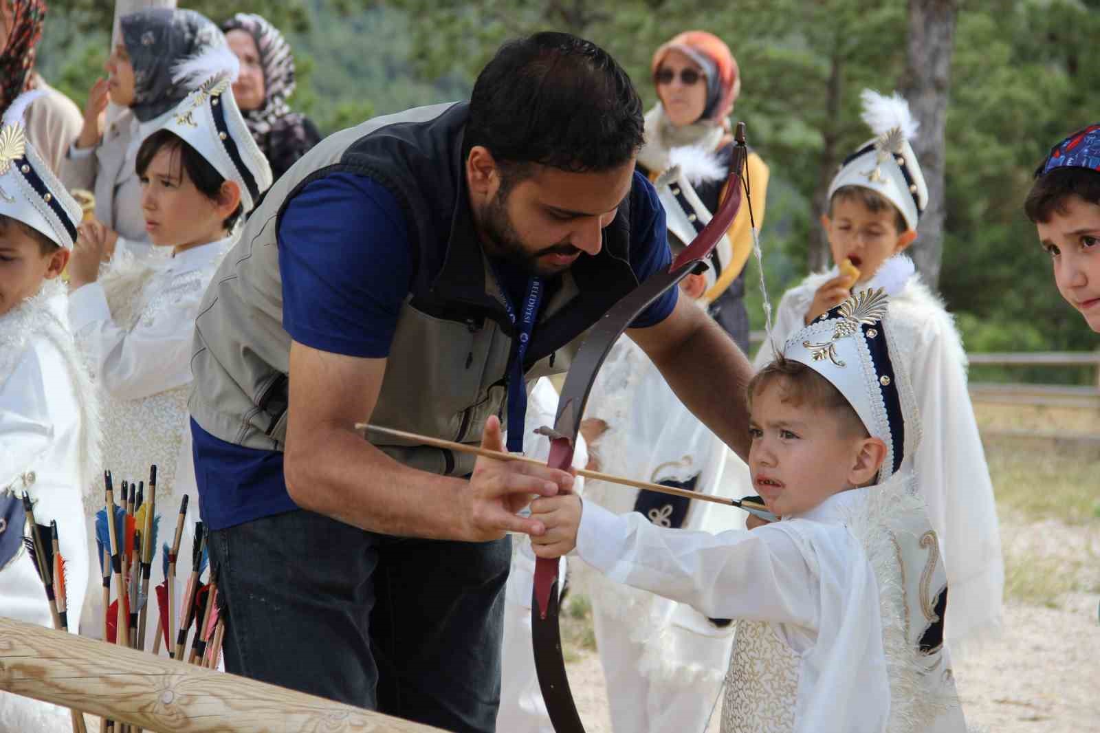 corumda-asirlardir-suren-gelenek-yasatildi-30-cocuk-icin-sunnet-soleni-duzenlendi