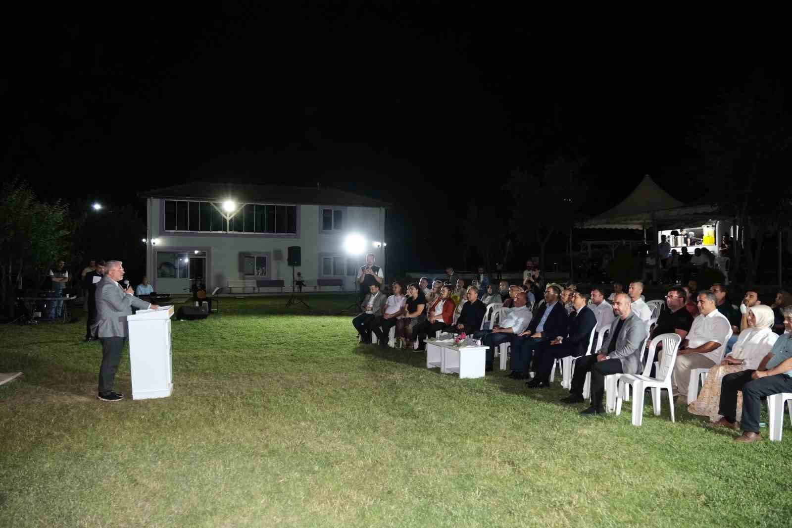 corumda-lavanta-bahcesinde-siir-dolu-gece