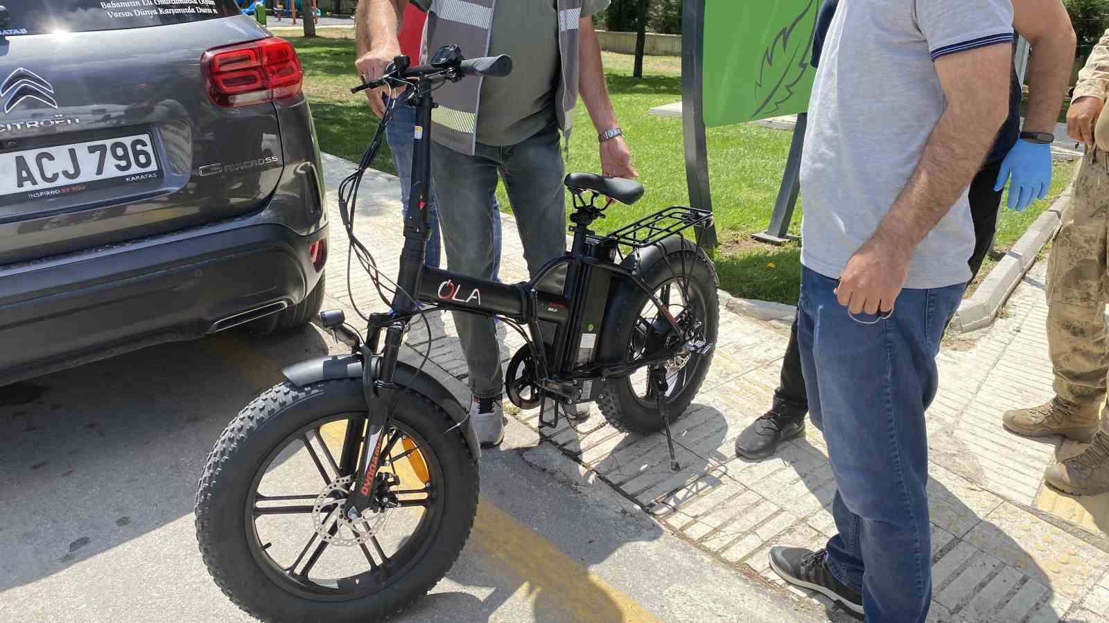 corumda-otomobil-ile-elektrikli-bisiklet-carpisti-1-yarali