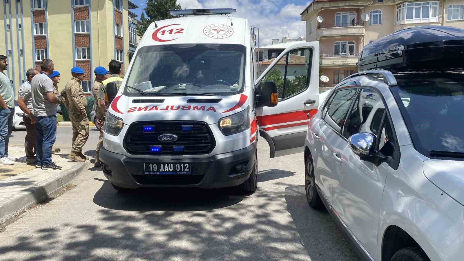corumda-otomobil-ile-elektrikli-bisiklet-carpisti-1-yarali