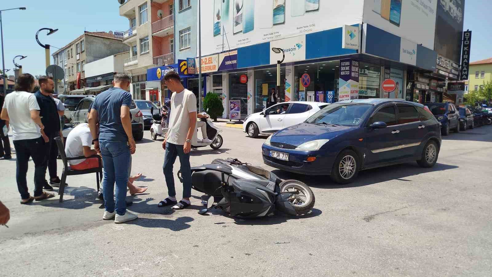 corumda-otomobil-ile-motosiklet-carpisti-1-yarali