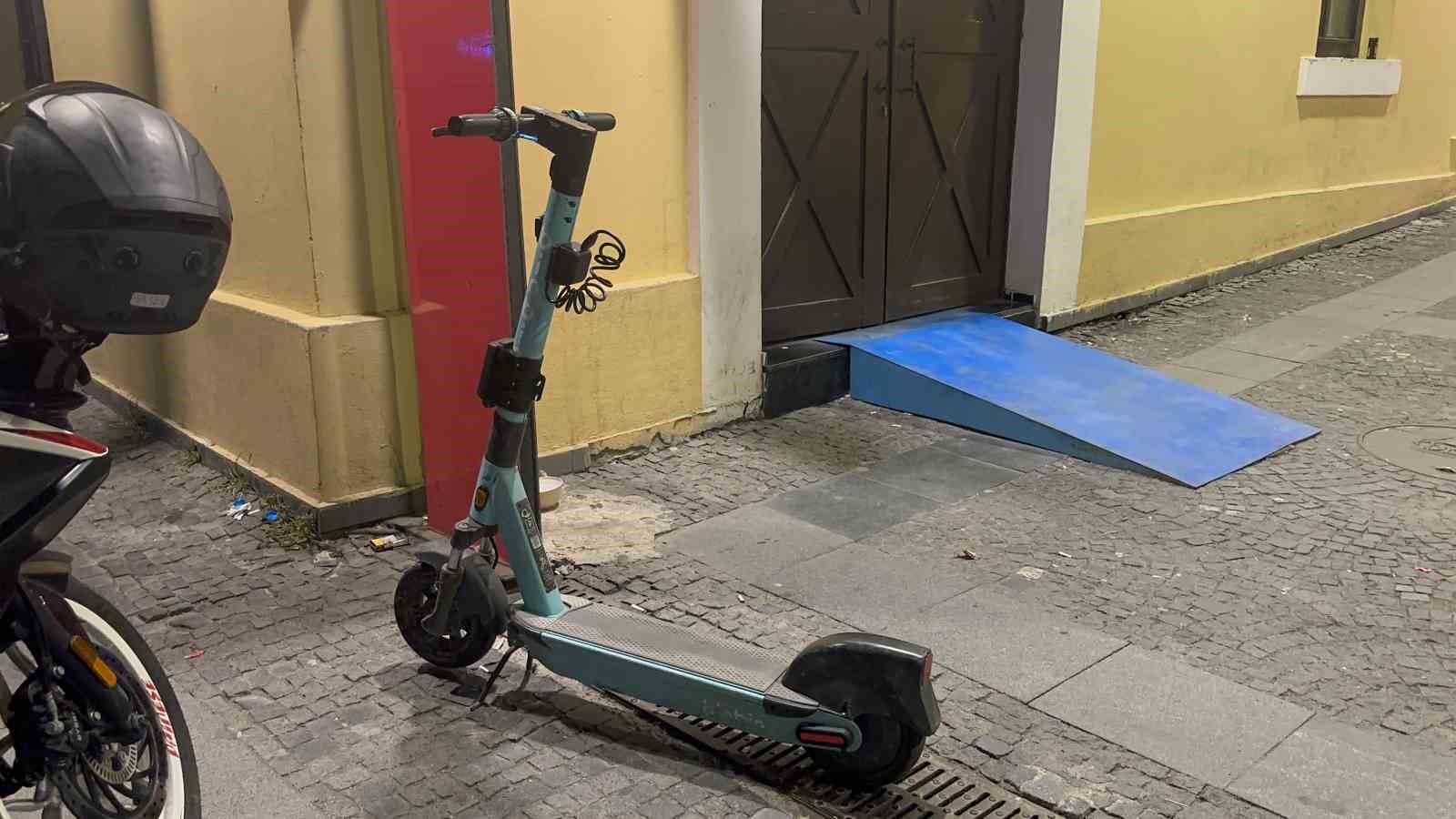 elektrikli-scooterdan-dusen-2-cocuk-yaralandi