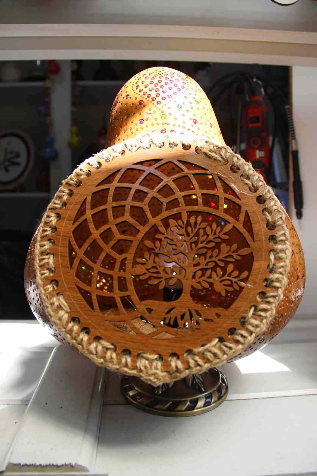 hobi-olarak-basladi-yumurtanin-kabuguna-sanat-naksediyor