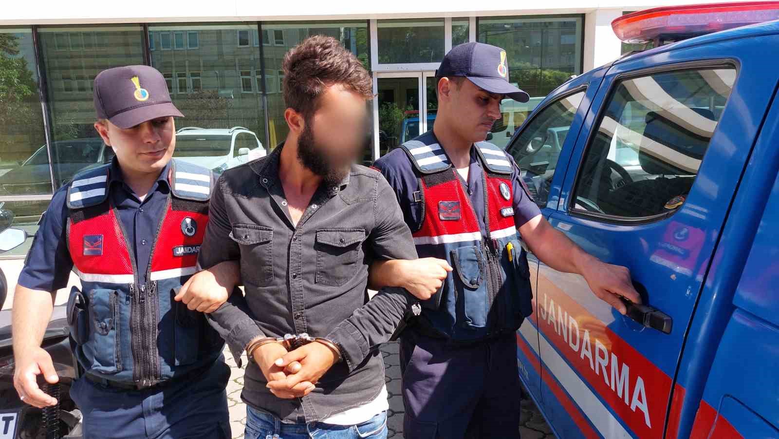 husumetlisini-vurmak-isterken-yanindaki-2-kisiyi-yaraladi-ozur-diledi