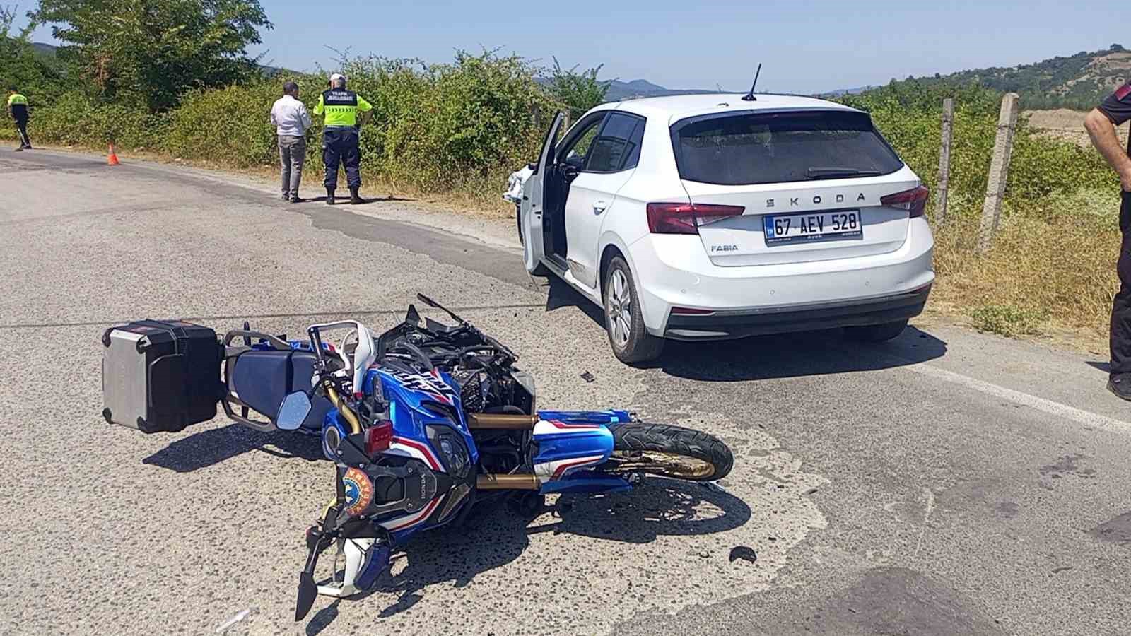 jandarma-motorize-timi-ile-otomobil-carpisti