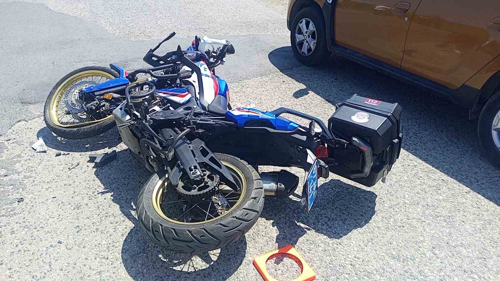 jandarma-motorize-timi-ile-otomobil-carpisti