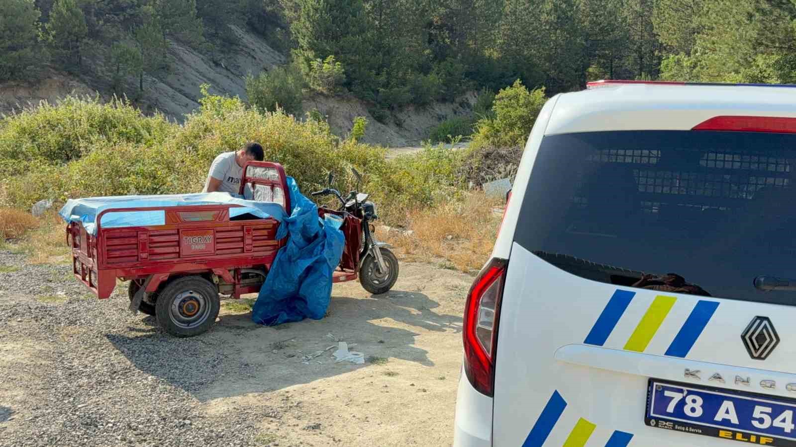 karabukte-3-tekerlekli-motosiklet-devrildi-6-kisi-yaralandi