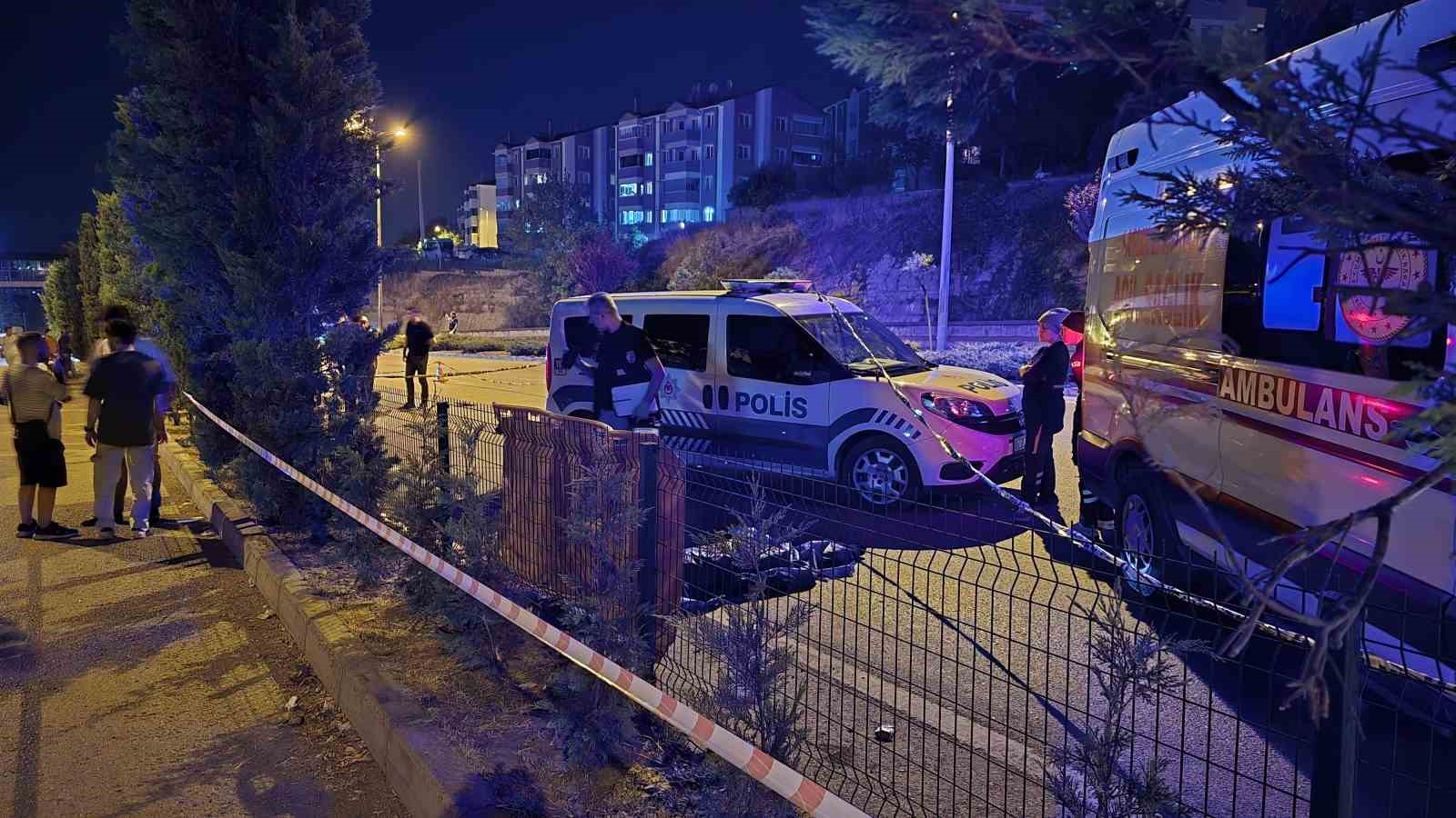 karabukte-yolun-karsisina-gecerken-otomobilin-carptigi-genc-hayatini-kaybetti