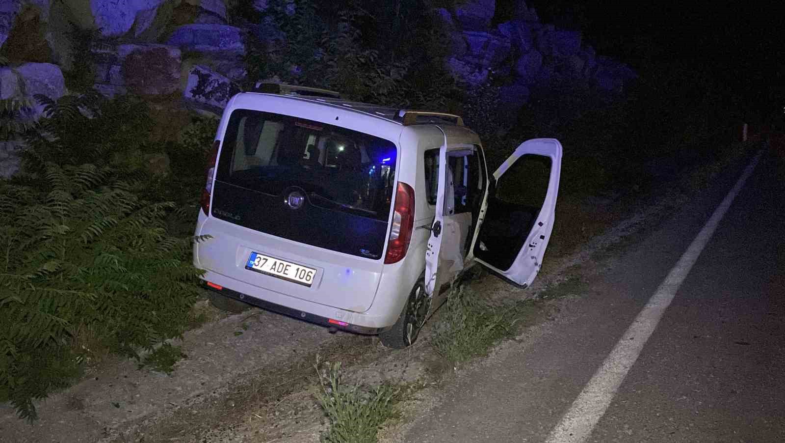 kastamonuda-hafif-ticari-arac-yamaca-carpti-1-yarali