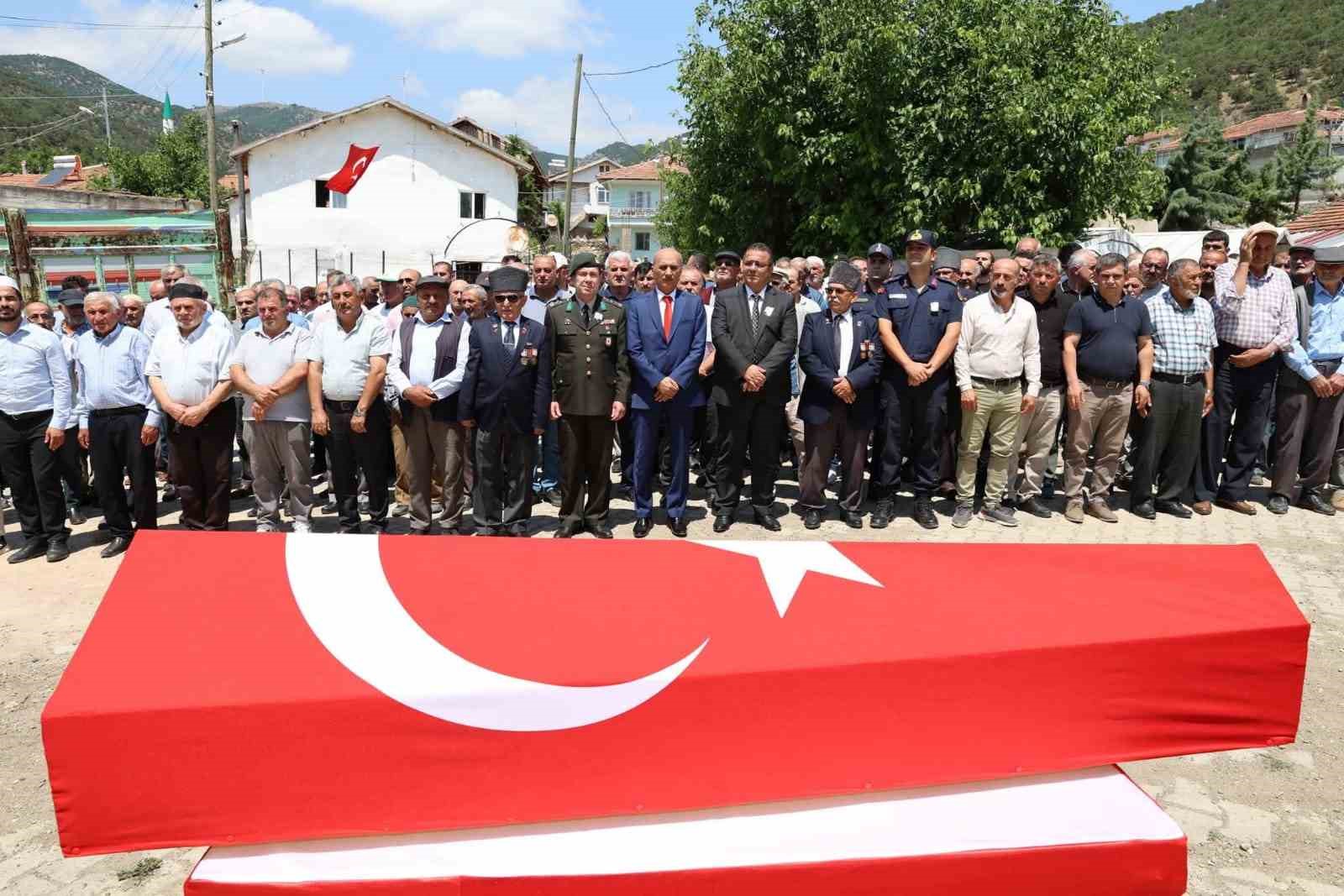 kore-gazisi-huseyin-yildirim-son-yolculuguna-ugurlandi