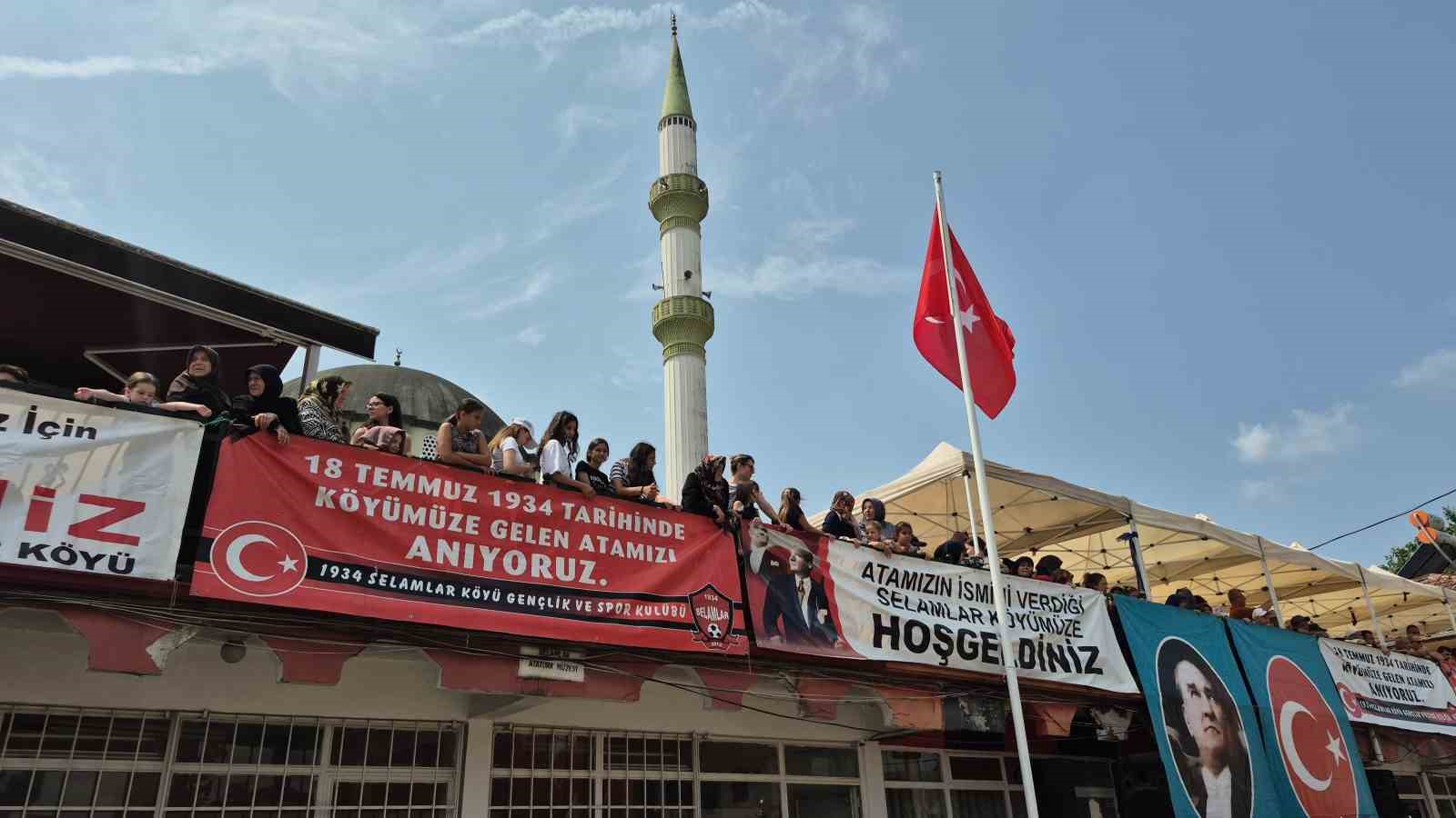 koy-meydaninda-cesmeden-ayran-akti