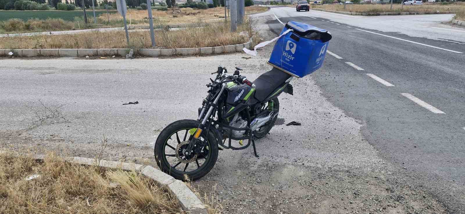 otomobil-ile-motosiklet-carpisti-2-yarali