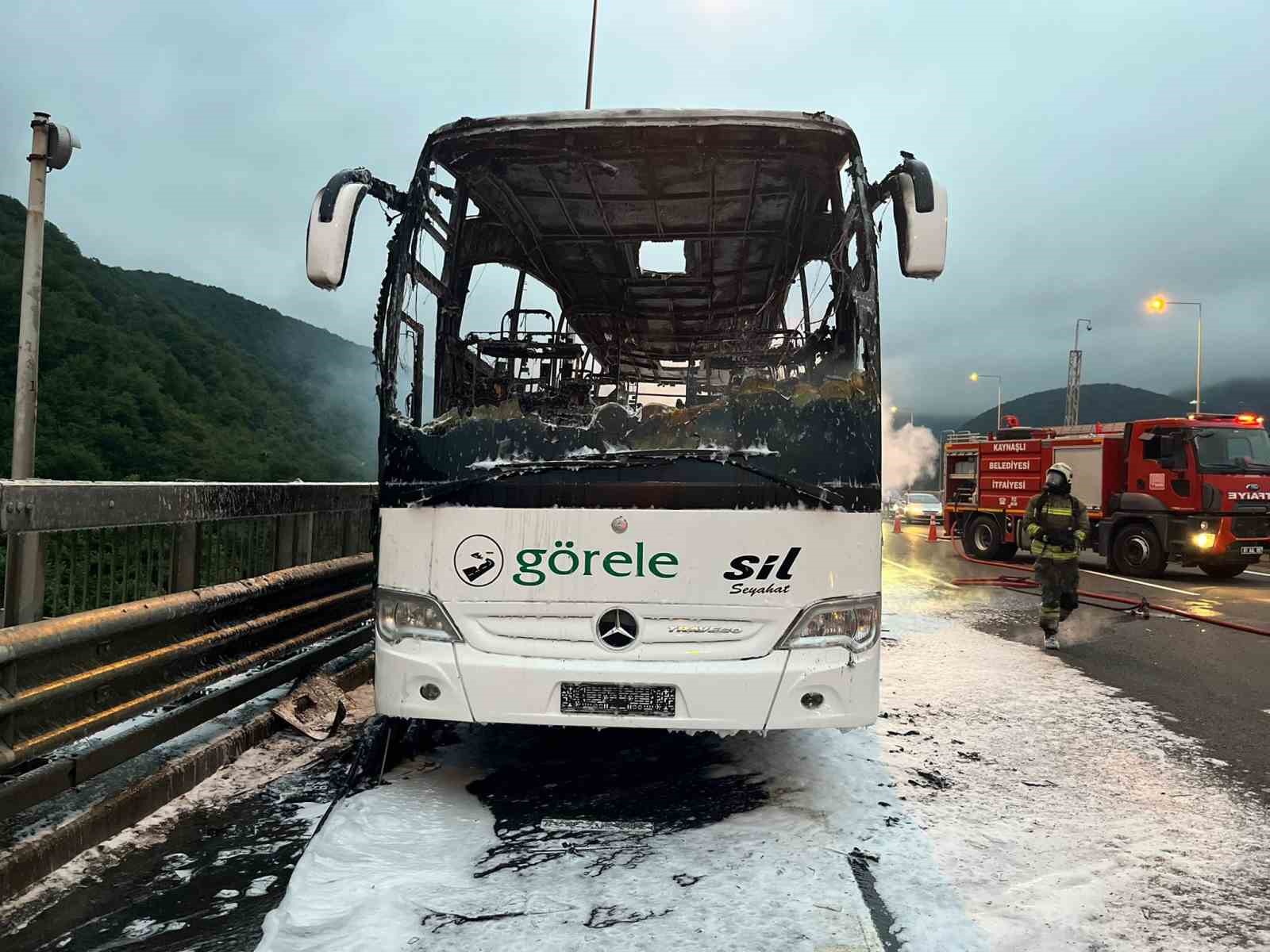 otoyolda-otobus-alev-alev-yandi