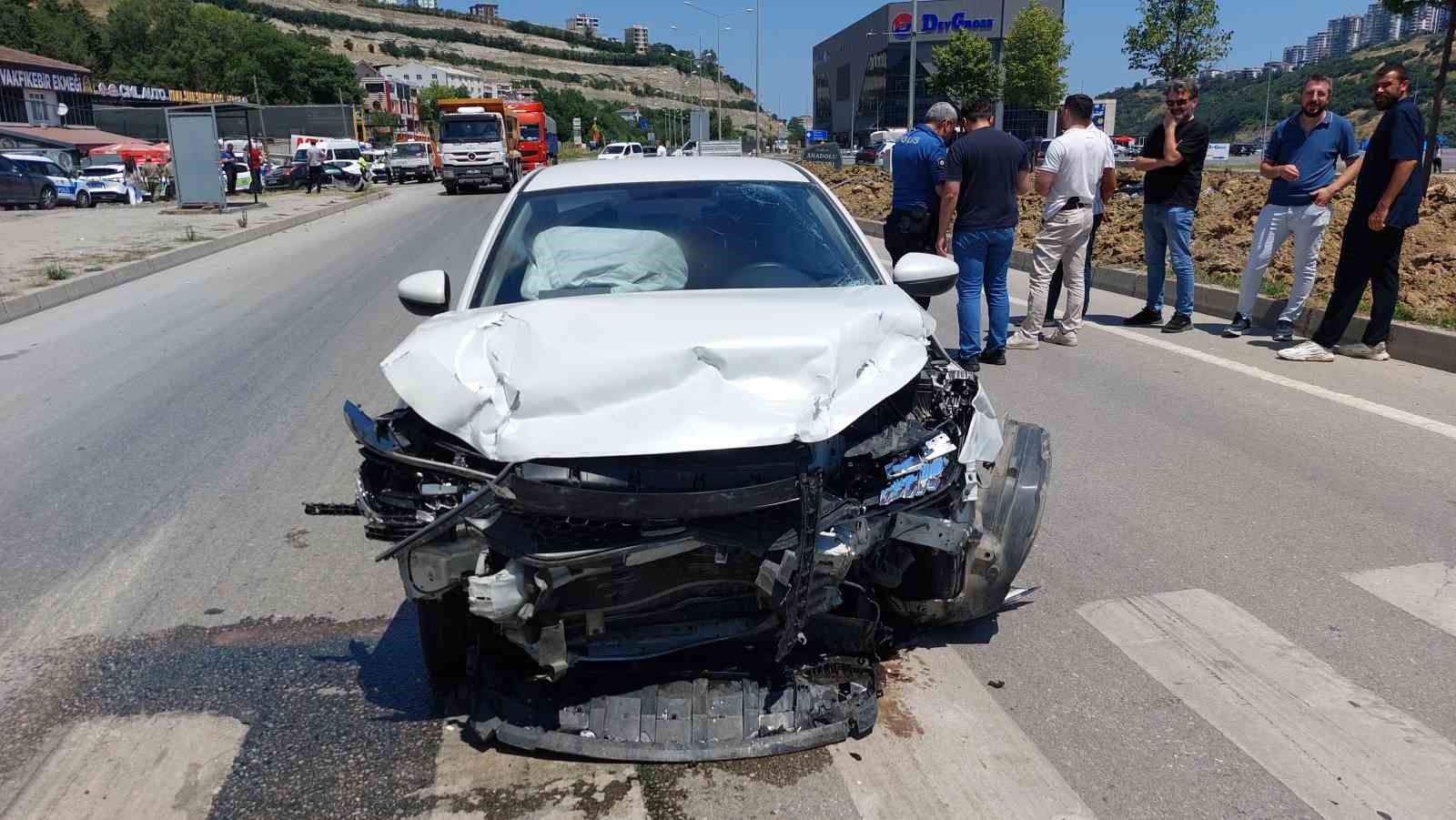 polis-araci-kaza-yapti-2-polis-ve-1-ustegmen-yaralandi