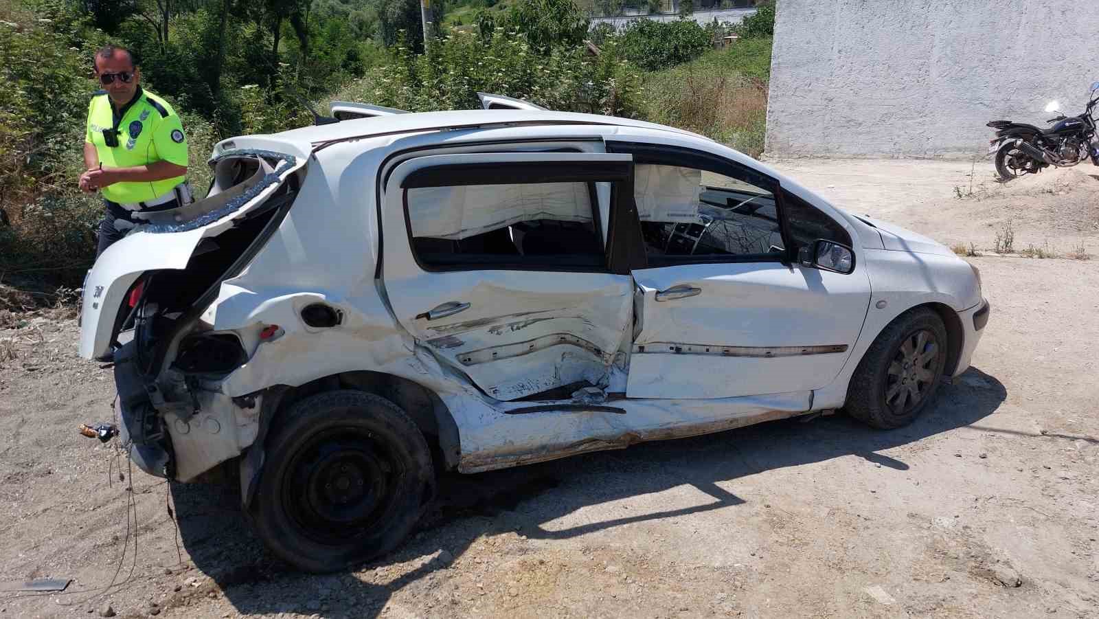 polis-araci-kaza-yapti-2-polis-ve-1-ustegmen-yaralandi