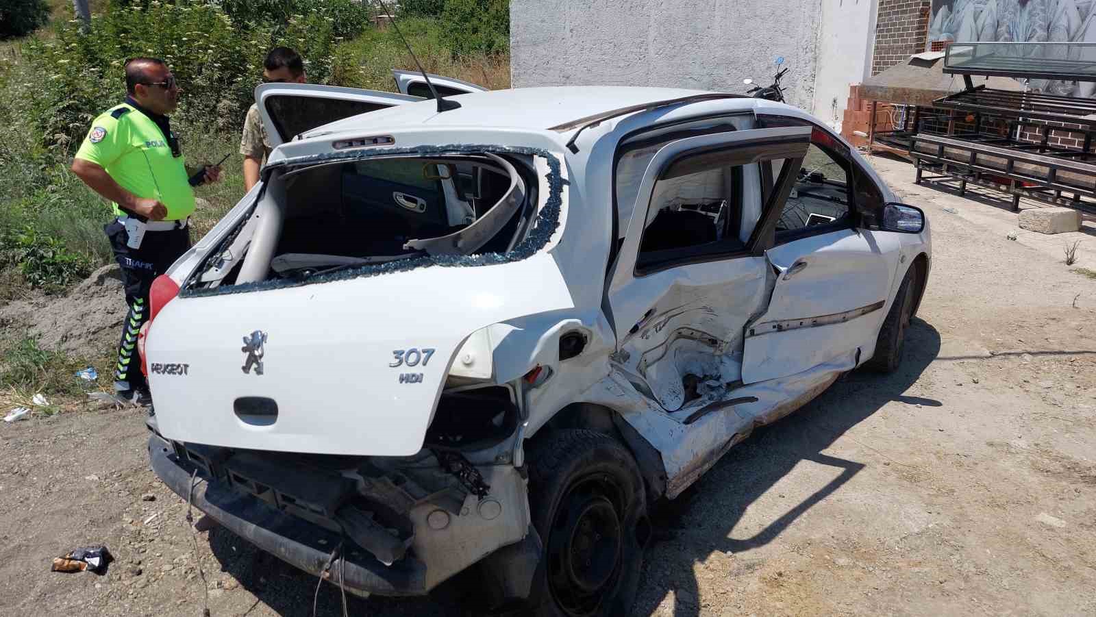polis-araci-kaza-yapti-2-polis-ve-1-ustegmen-yaralandi