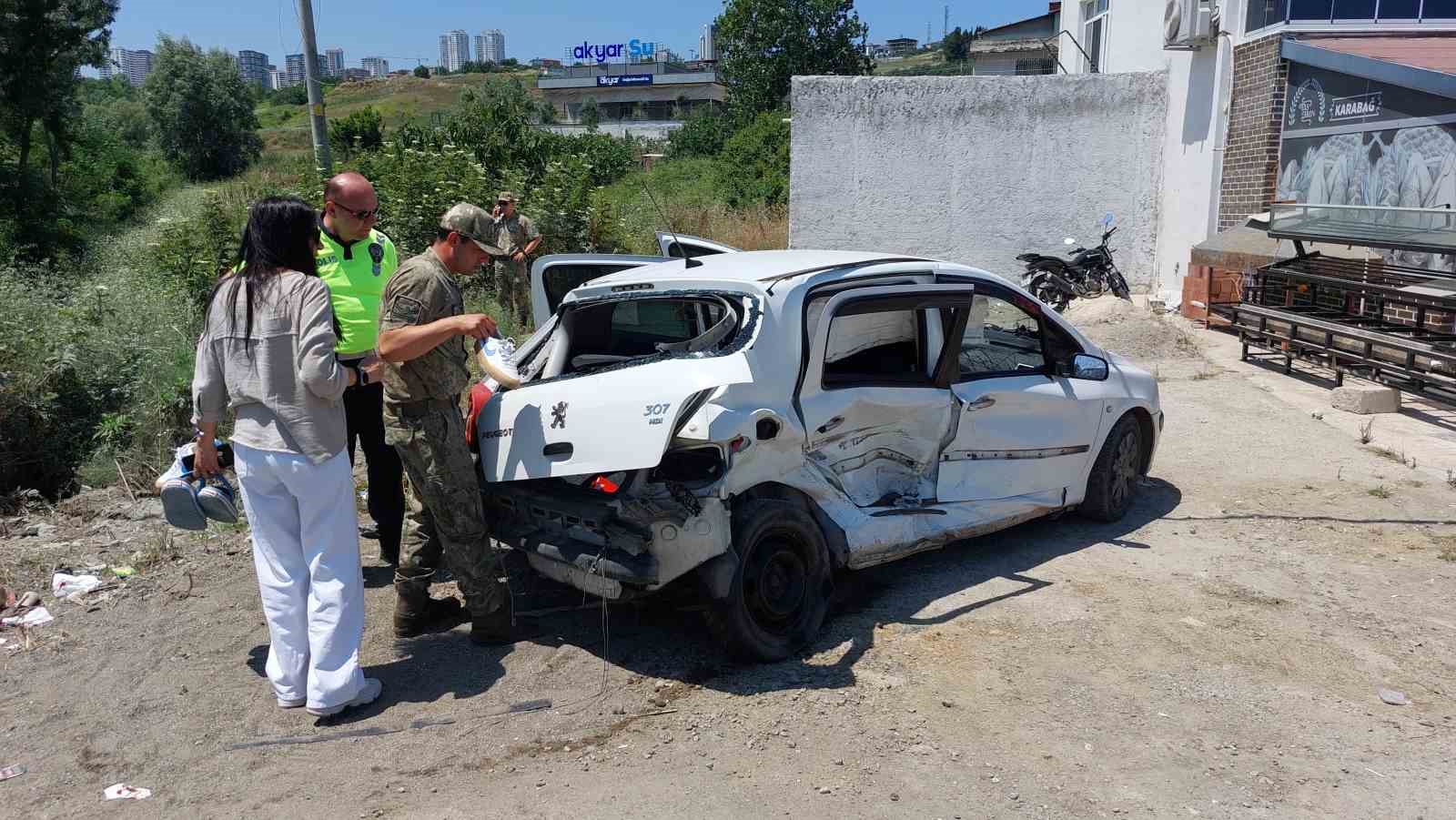 polis-araci-kaza-yapti-2-polis-ve-1-ustegmen-yaralandi