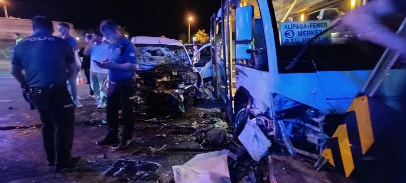 rizede-minibus-ile-hafif-ticari-arac-carpisti-10-yarali