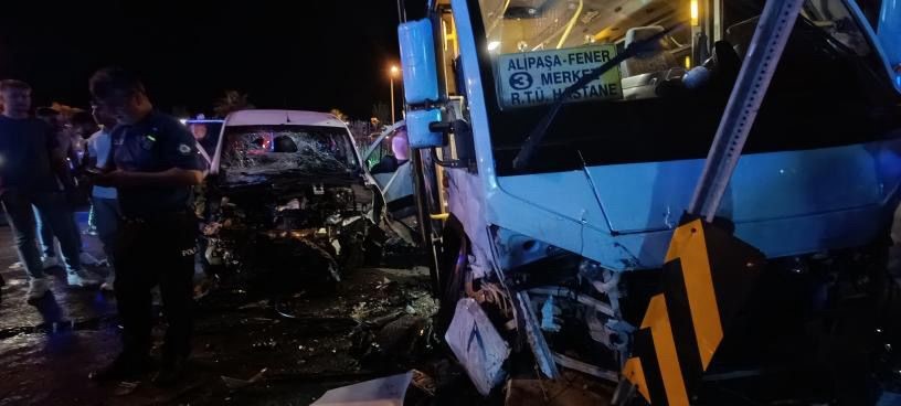 rizede-minibus-ile-hafif-ticari-arac-carpisti-10-yarali