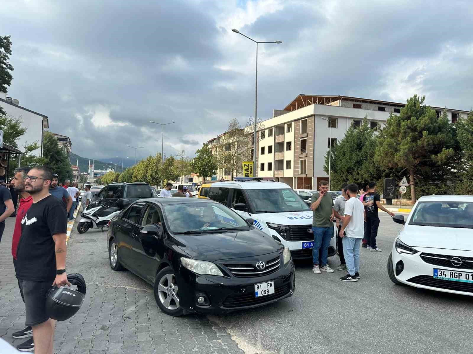 saglik-merkezi-onunde-silahli-saldiriya-ugrayan-sahis-hayatini-kaybetti
