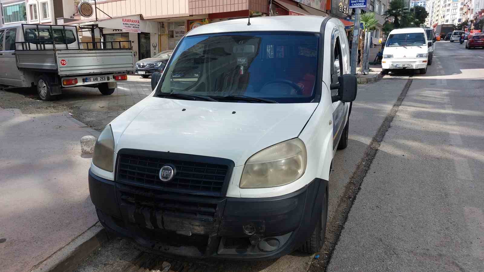samsunda-hafif-ticari-arac-ile-otomobil-carpisti-1-yarali