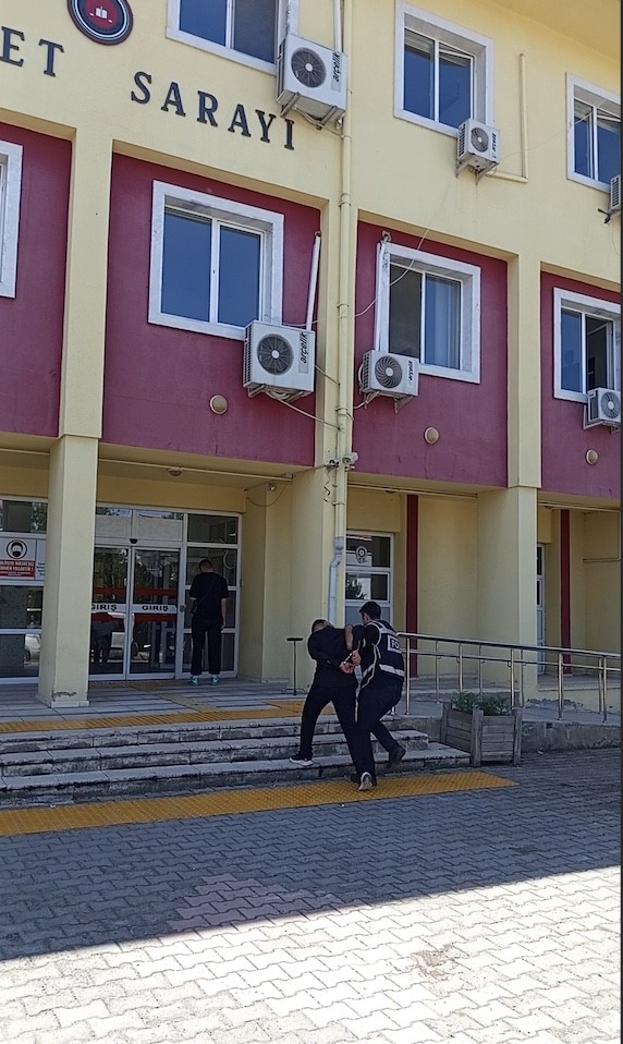 suc-makinesi-hirsiz-saklandigi-camide-yakalandi