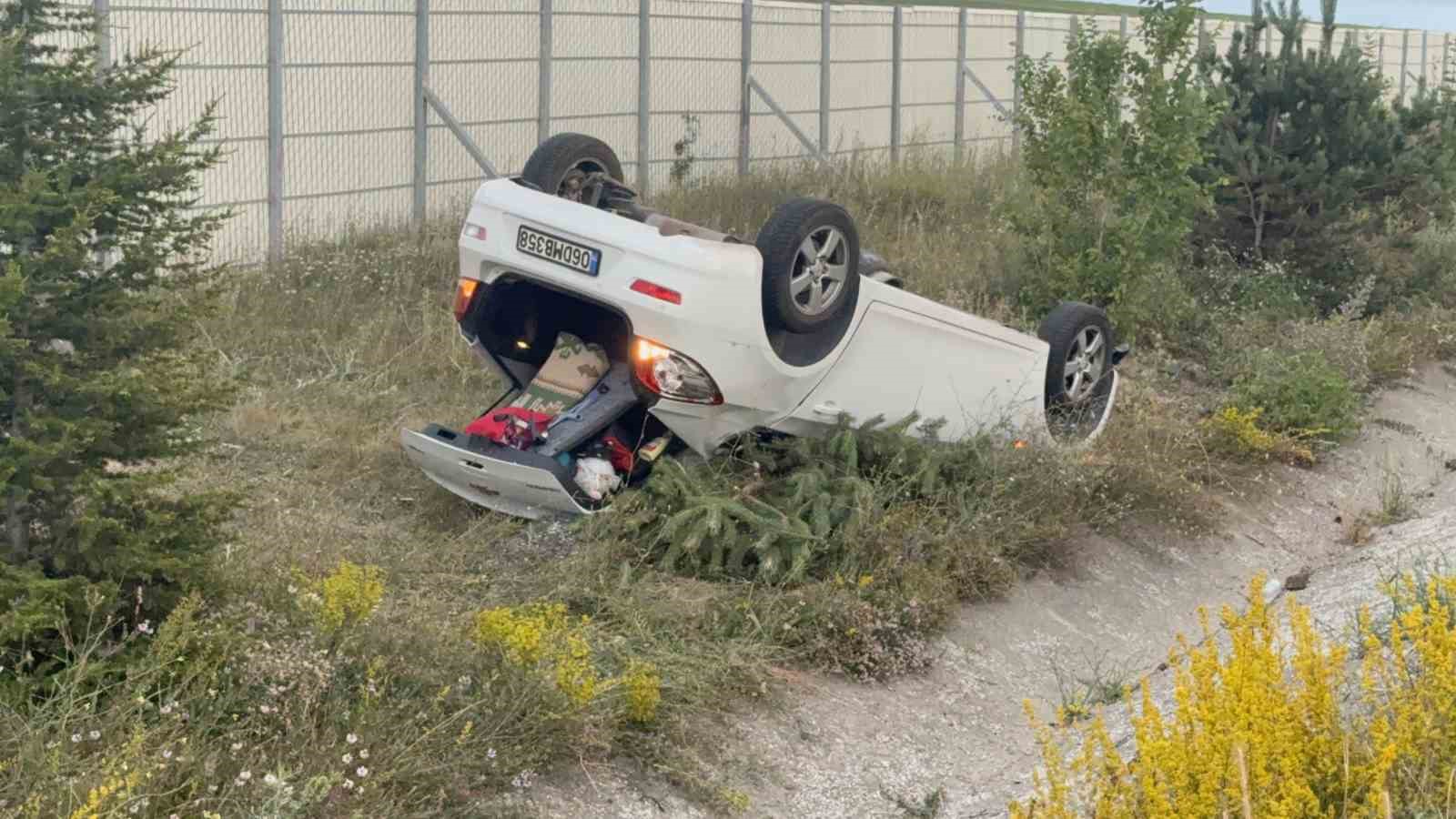 ters-donen-otomobilden-sag-kurtuldular